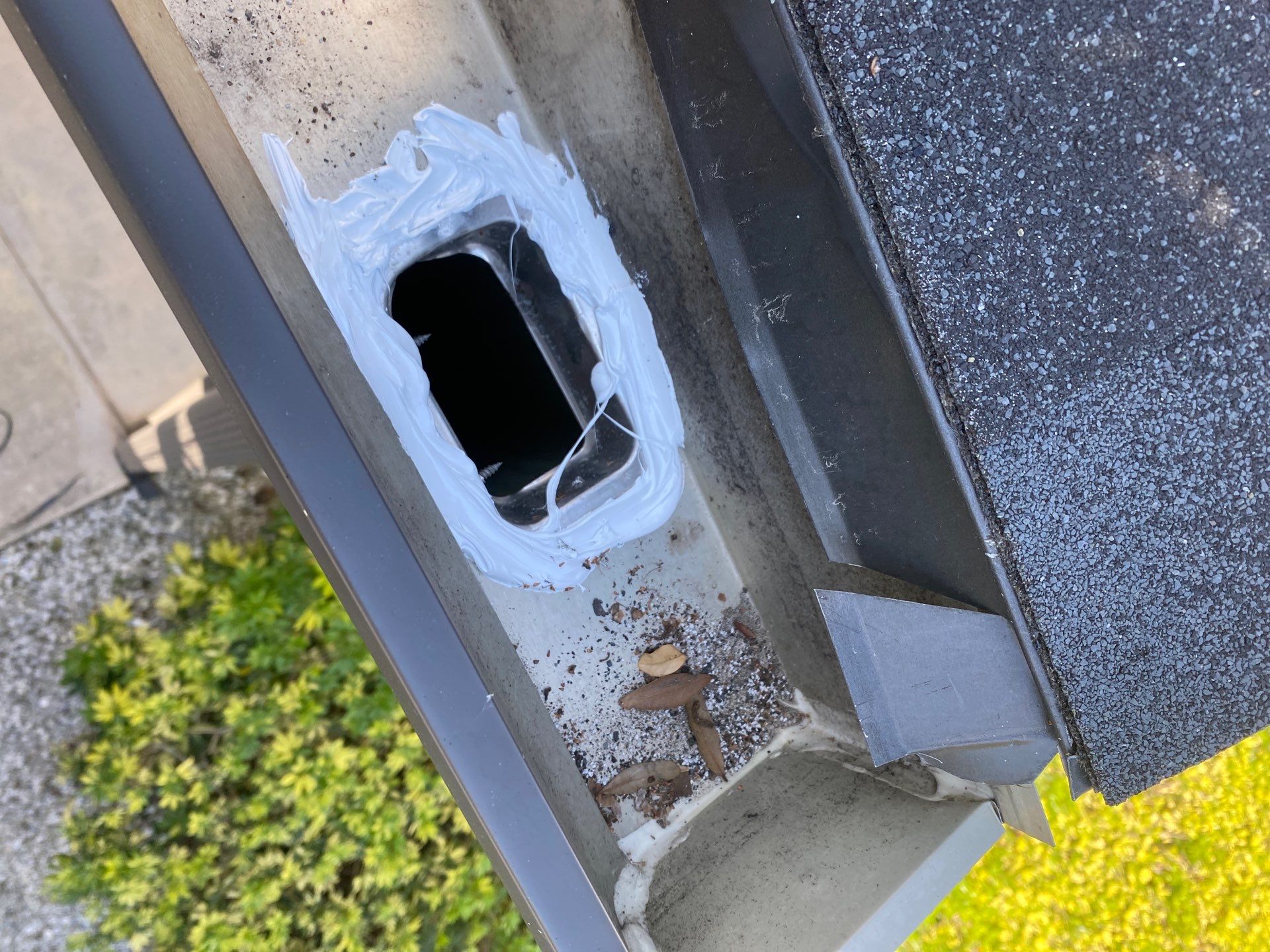 Gutter cleaning all buildings are the same for 6 units in Fort Myers FL by Gutter Professors