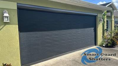 Retractable Screen in Bronze/Black