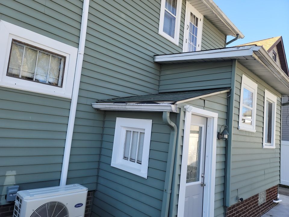 ATLAS PINNACLE COLOR: COASTAL GRANITE DRIP EDGE: WHITE by Eagle Eye Roofing