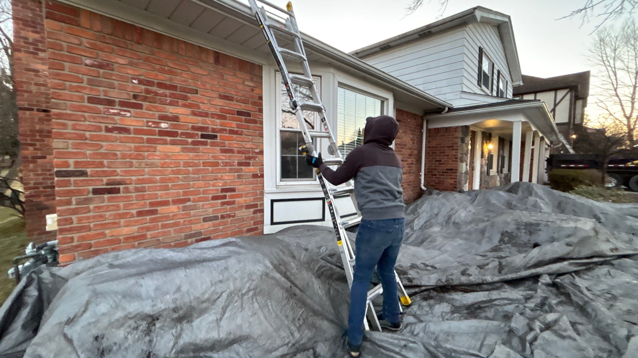 Siding Replacement using Alside Charcoal Smoke and Roof Replacement using Owens Corning Peppercorn by 180 Contractors
