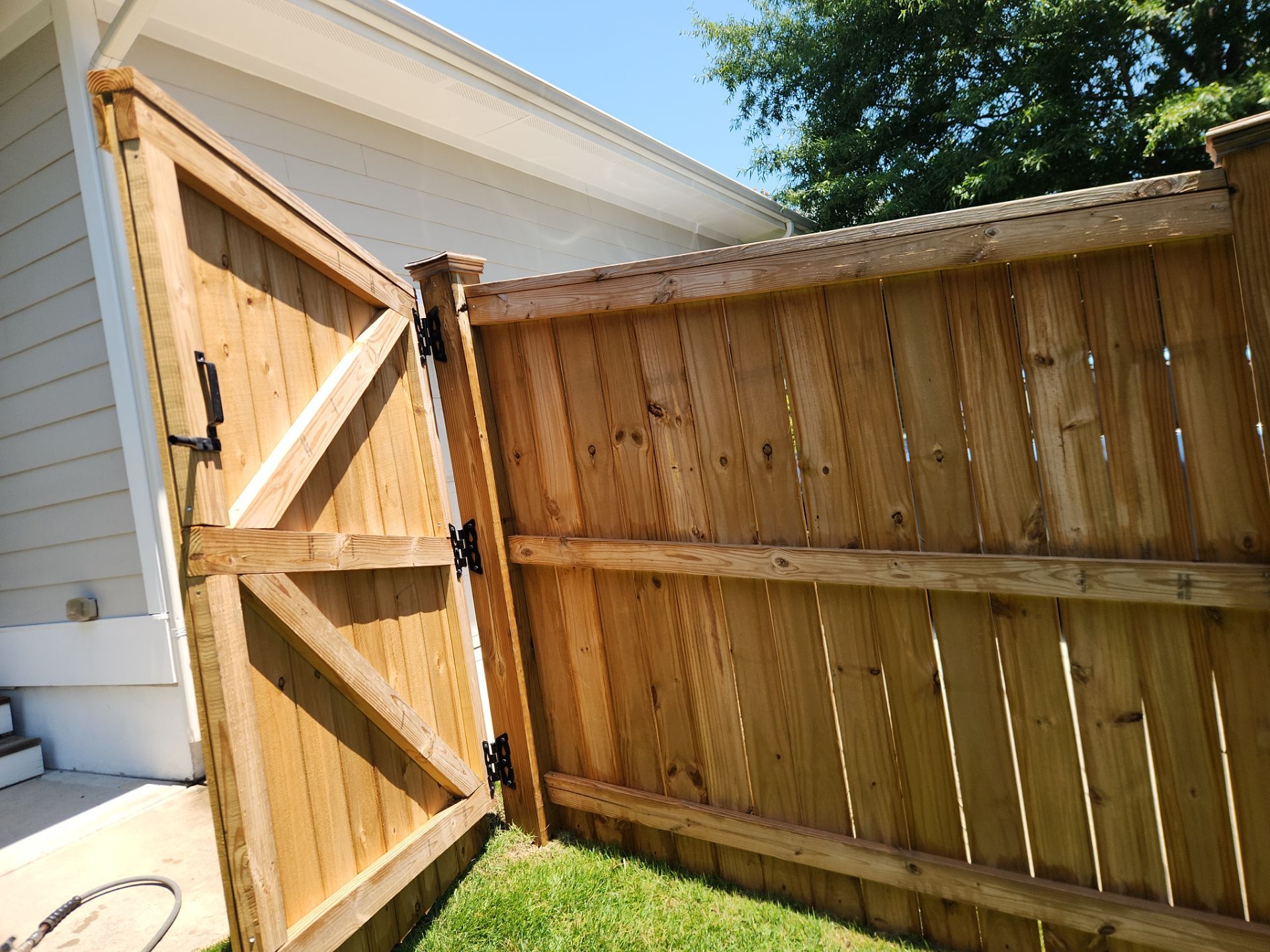 Wood Fence using Wood Sealant and Stain by DuraSeal