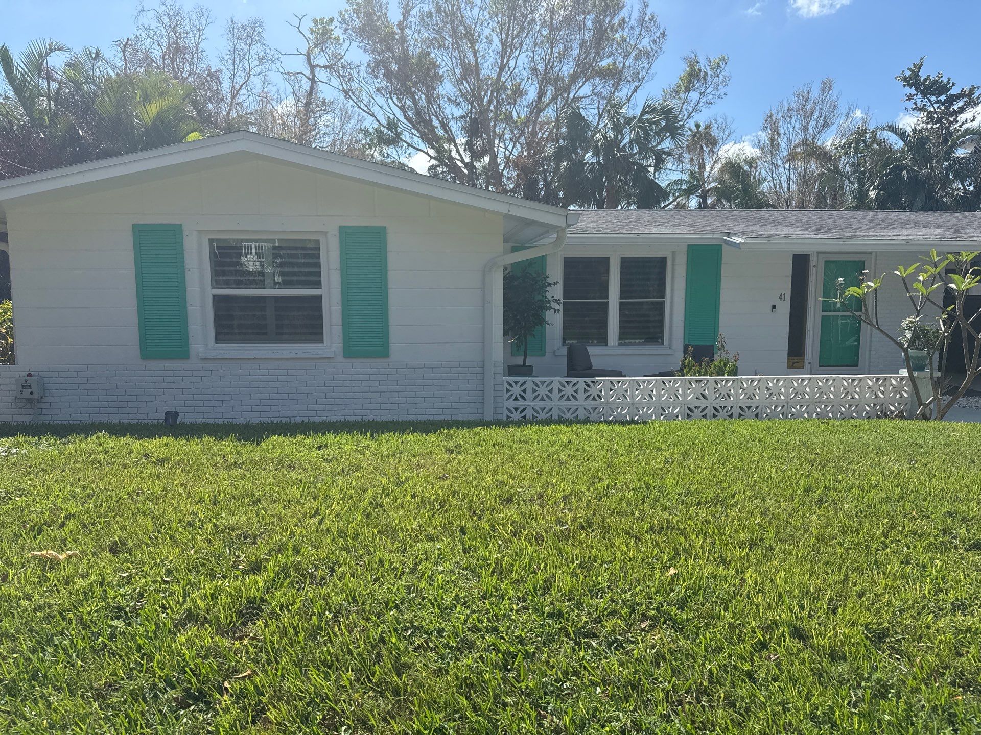 White 6-Inch Seamless Gutters in Osprey FL by Gutter Professors