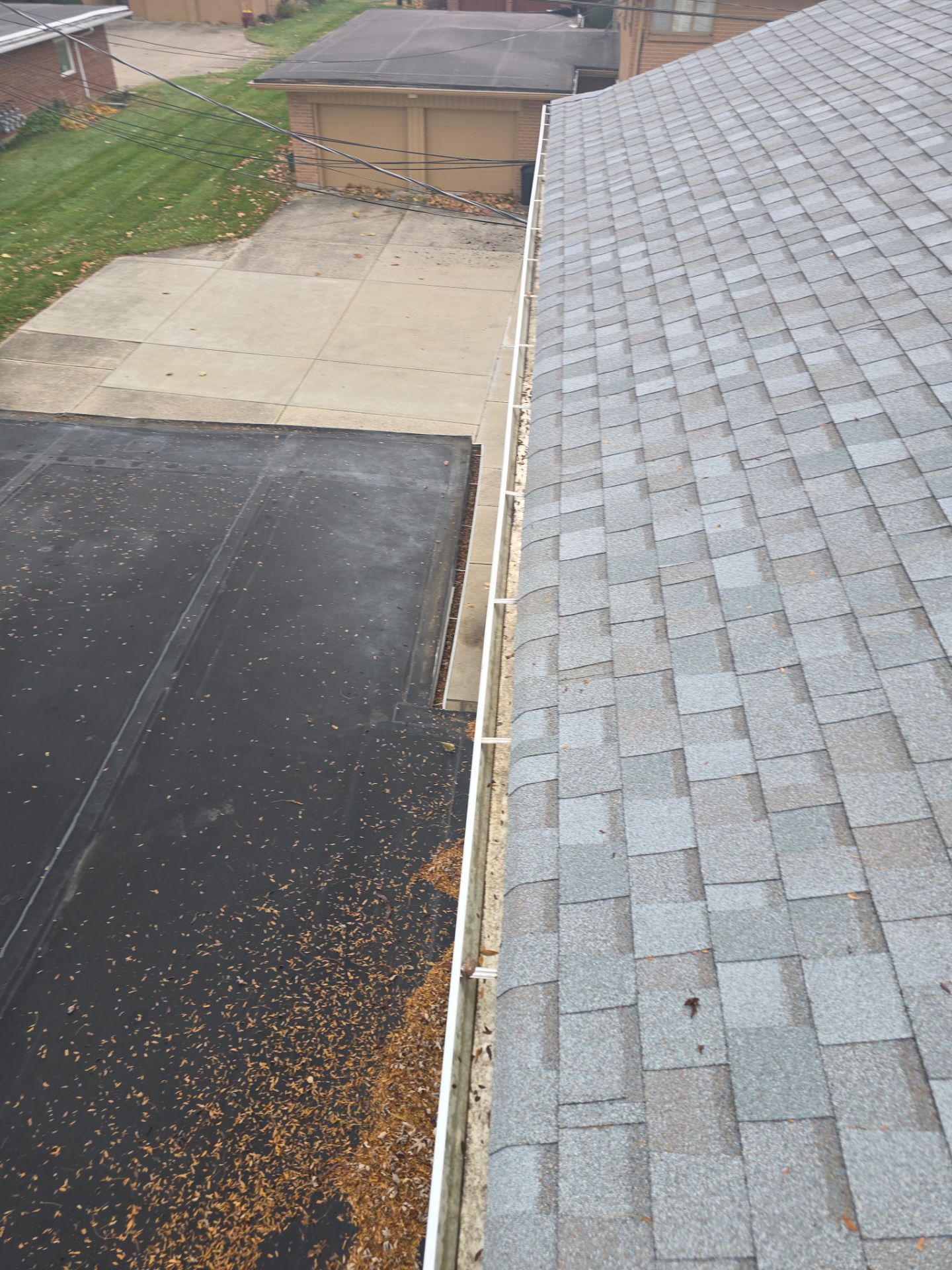 Commercial gutter cleaning Dayton after photo with clean gutters