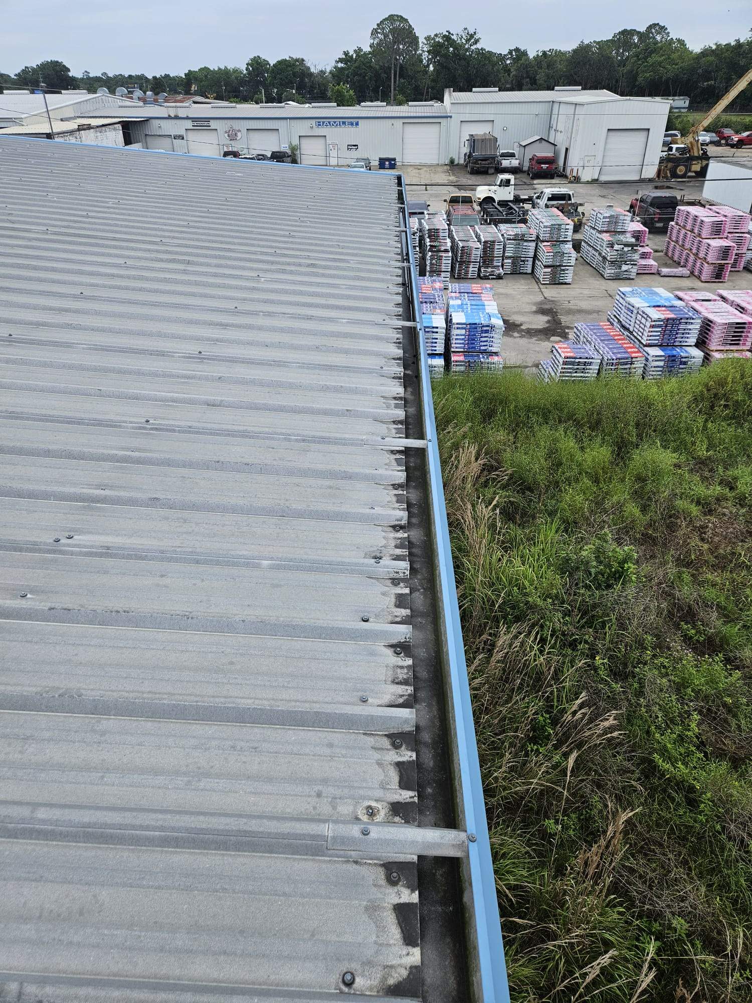 Clean Gutters and Seal Seams in Lakeland FL by Gutter Professors