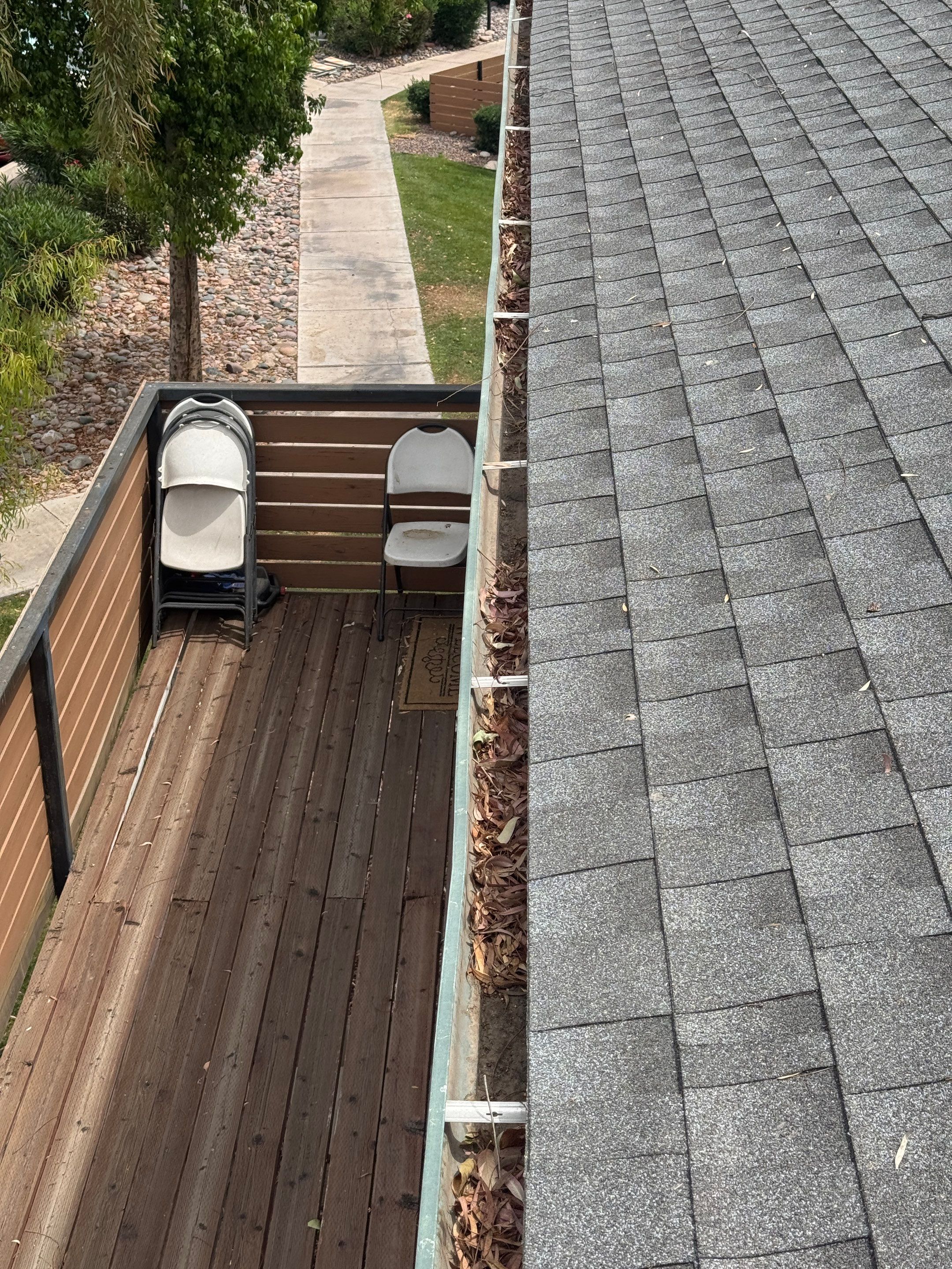 HOA gutter cleaning in Sun City & Surprise, AZ before  photo showing full gutters.