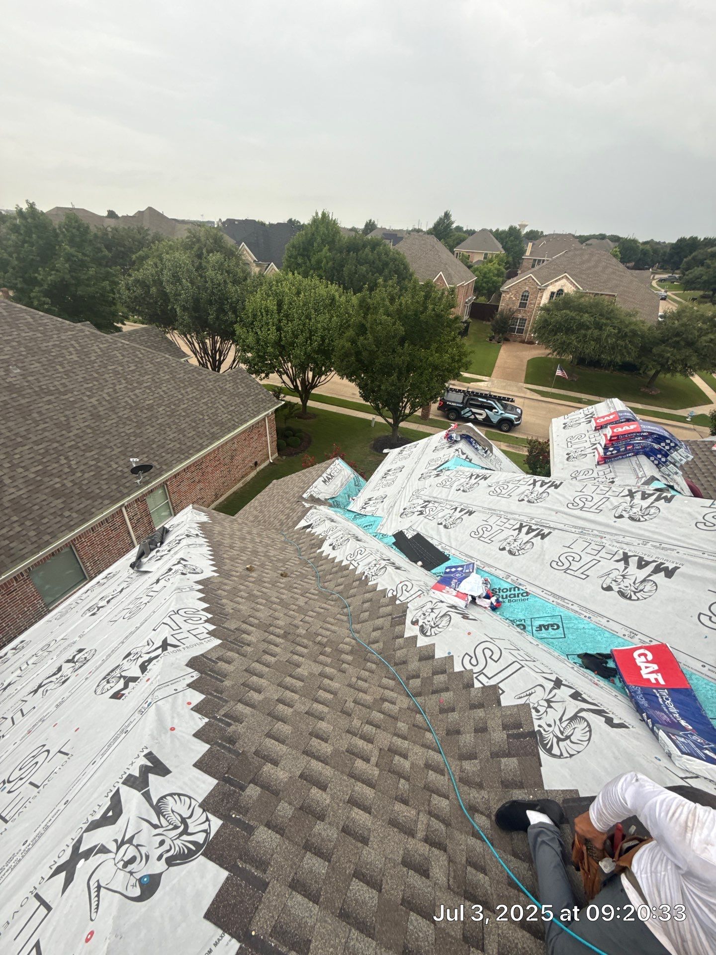 GAF HDZ - Weathered Wood by Elite Roofing LLC