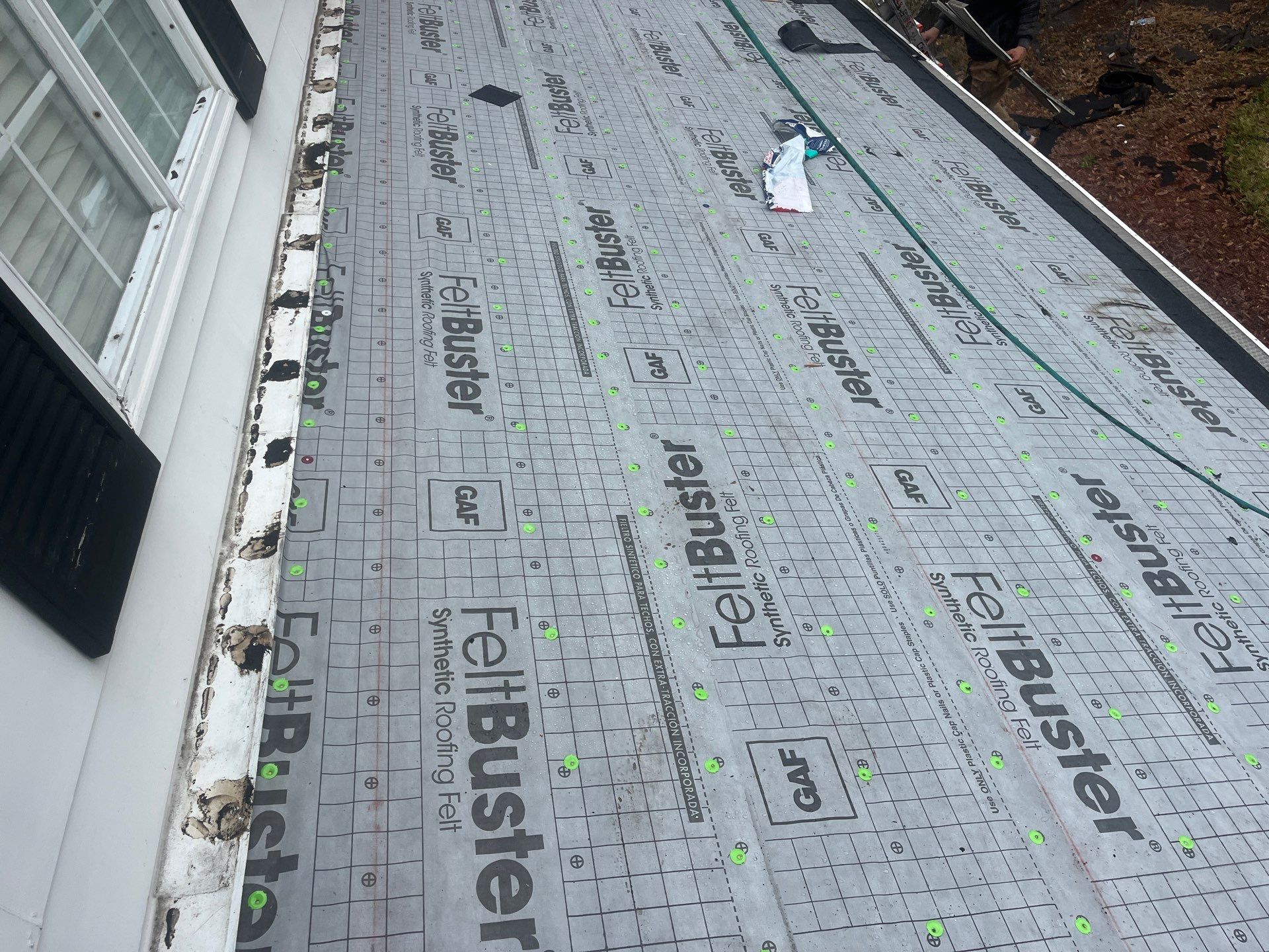 GAF Charcoal Architectural Shingle - Re-roof by Endless Summer Roofing Co.