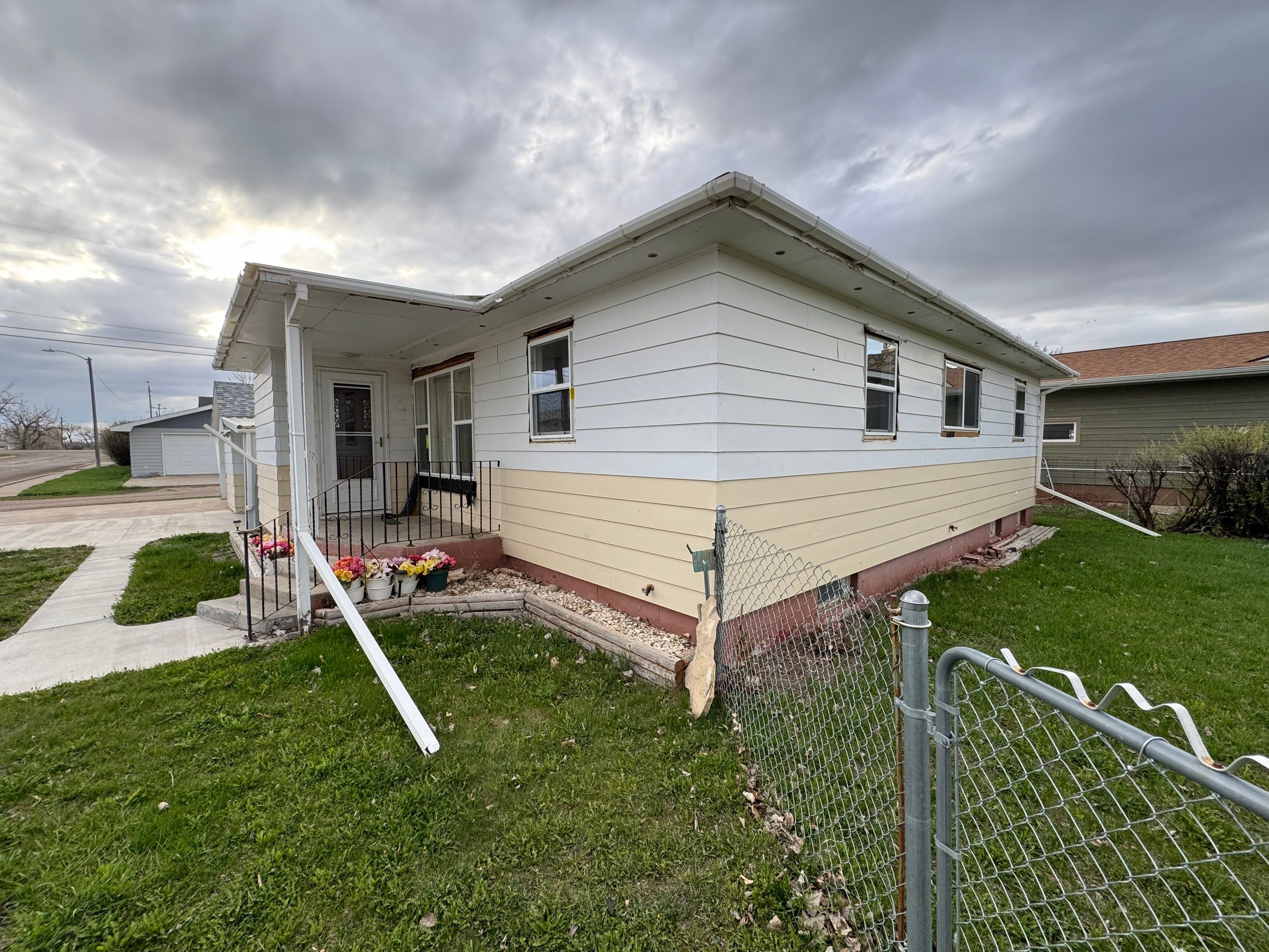 Residential Roofing Installation using LP Smart Siding in Chinook, Montana by swagg construction