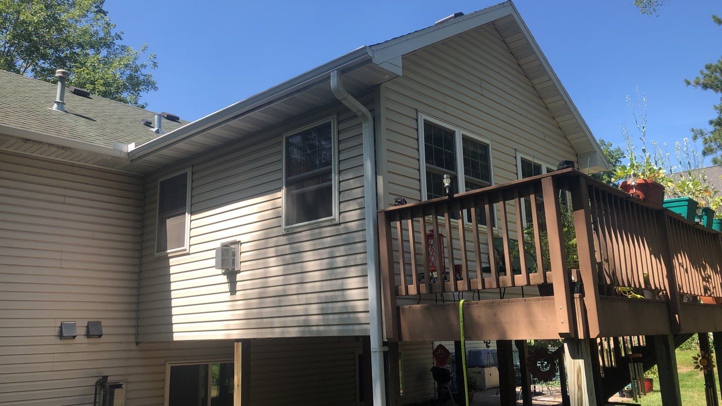 Wayzata, MN – New Seamless Gutter Installation by First Impressions Exteriors