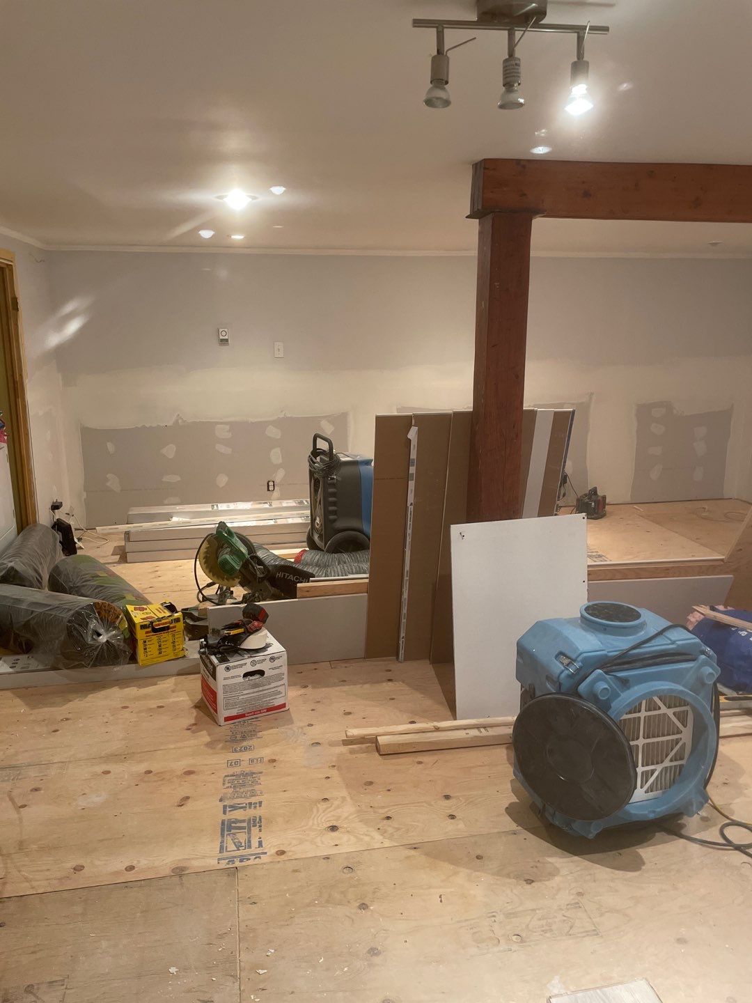 Basement finishing after flood by Eco-Nature Construction Inc.