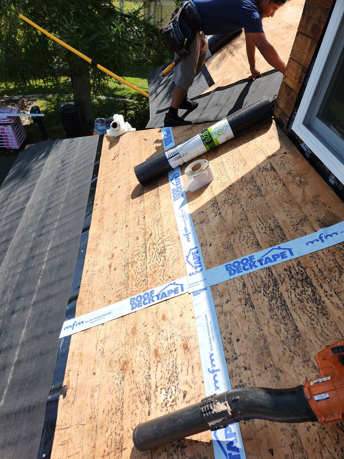 Residential Roofing Installation using Owens Corning TruDefinition Duration - Estate Gray & Flagstone Cedar Impressions by A Plus Exterior