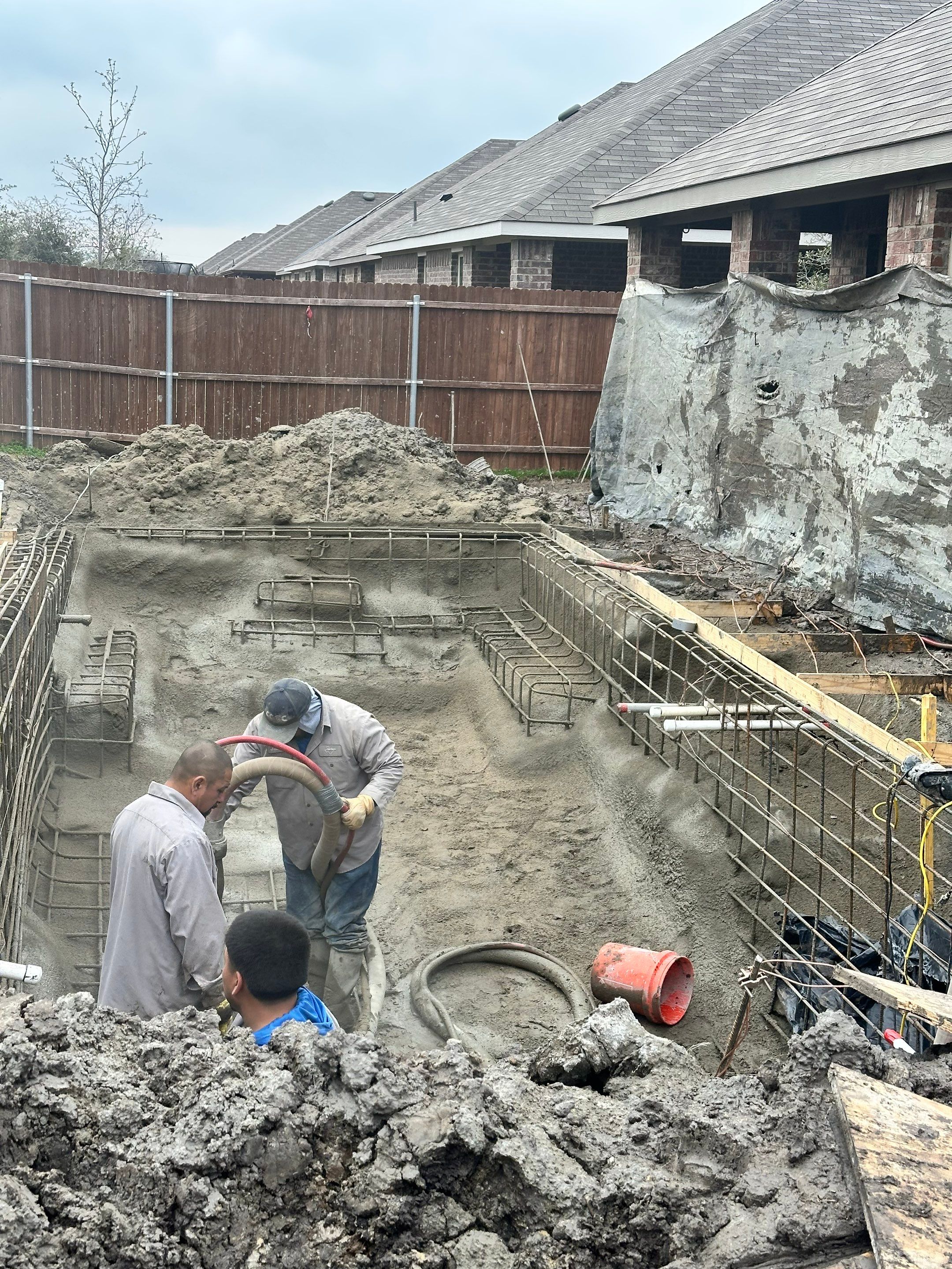 Geometric Pool with Raised Fountain Wall by Pinnacle Pools and Spas - DFW