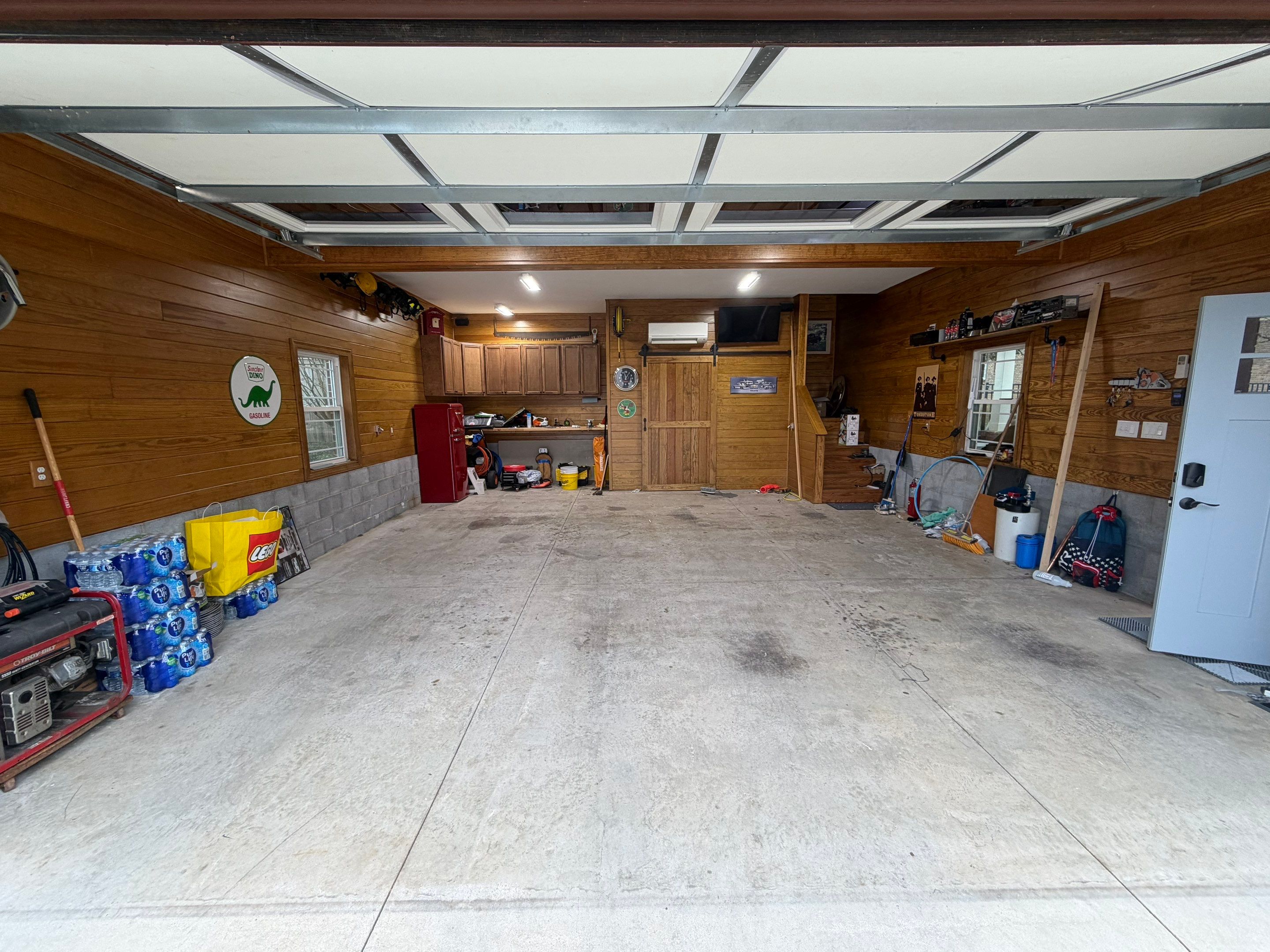 Flake Garage Floor for the Walkers by Endure Concrete Coatings