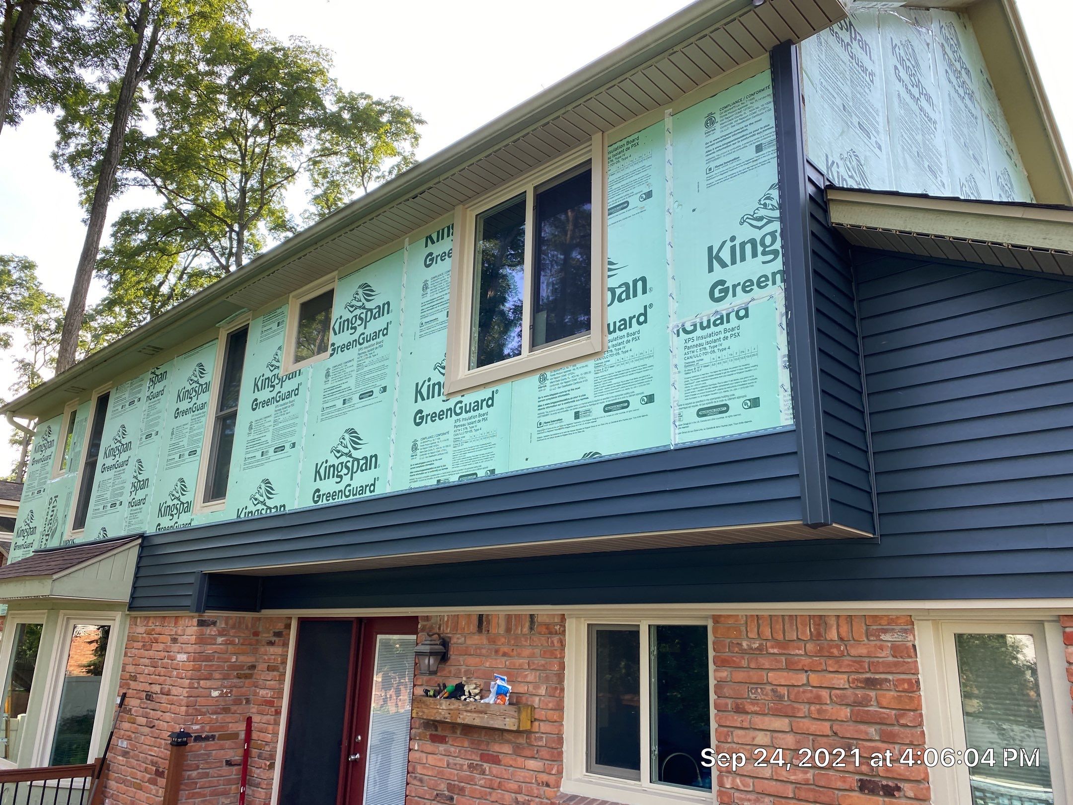 Siding Replacement using CertainTeed Restoration Classic D5 by 180 Contractors