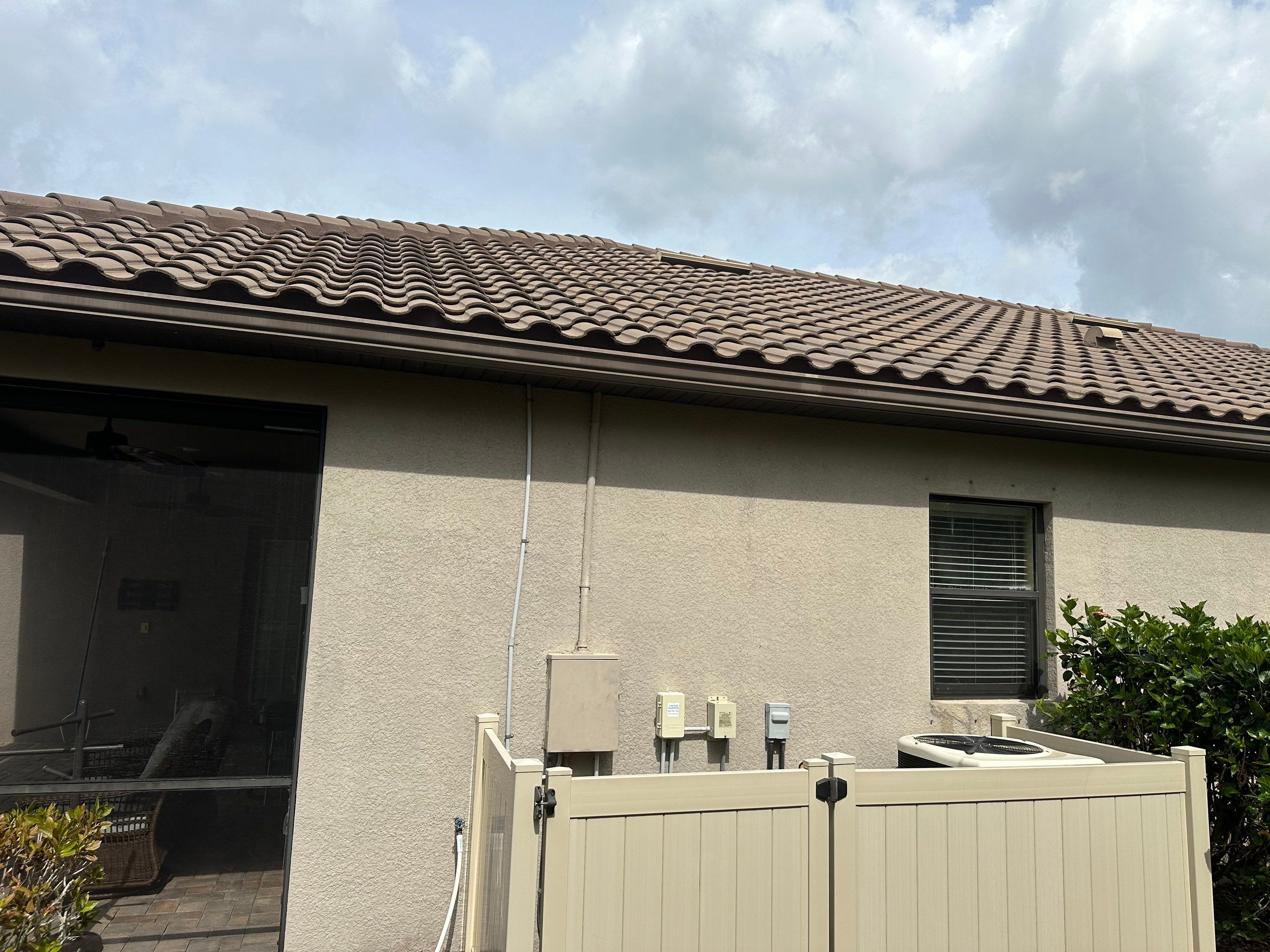 Concrete Tile Roof, Paver Pool Deck, Screen Enclosure & Driveway Cleaning in Artisan Lakes Esplanade, Palmetto, FL | Sunshine AquaWash by Sunshine AquaWash