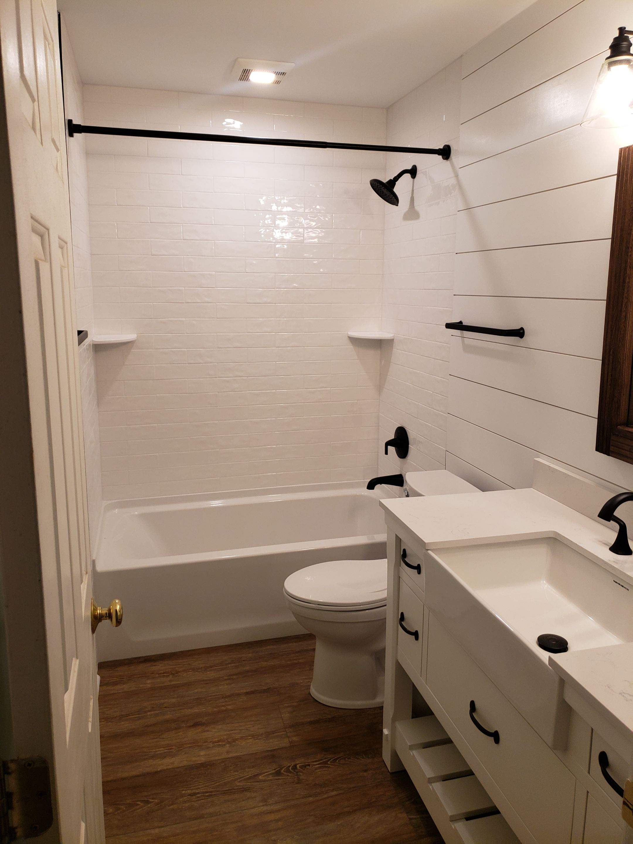 Modern Elegance: Bathroom Upgrade by A Step Above Handy LLC 