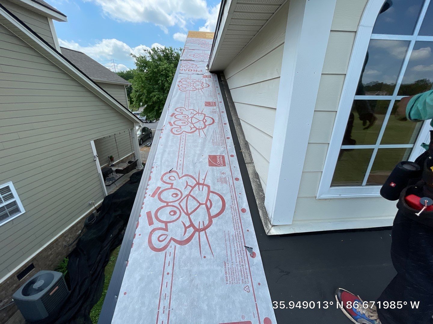 Residential Roofing Installation using Owens Corning Oakridge Roofing System by Undersun Roofing 