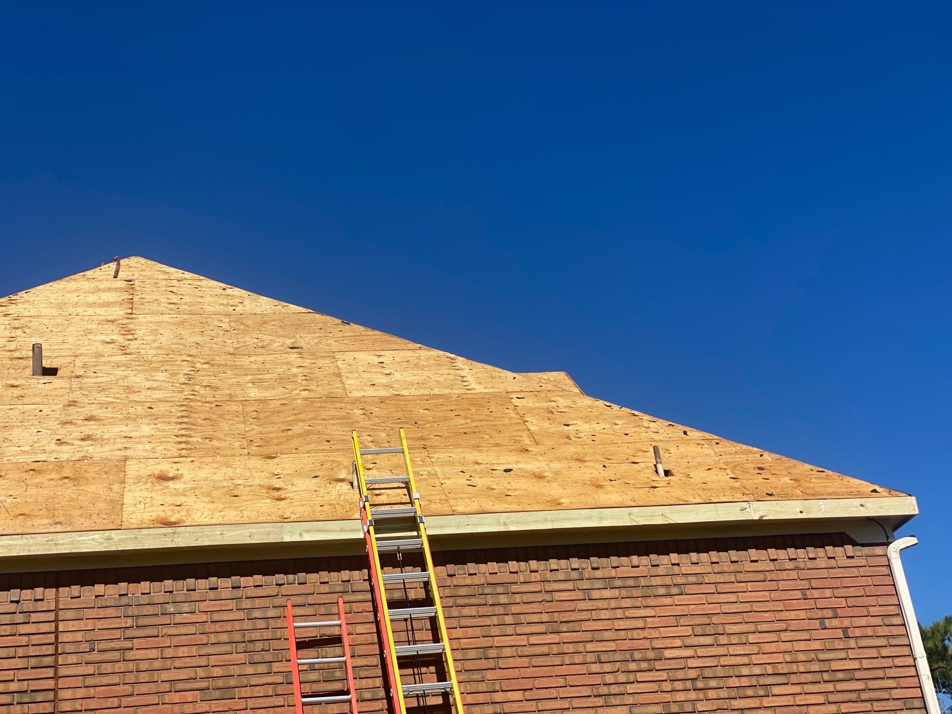Residential Roofing Installation using Owen's Corning Duration (Lifetime) Shingles by Roof Repair Company