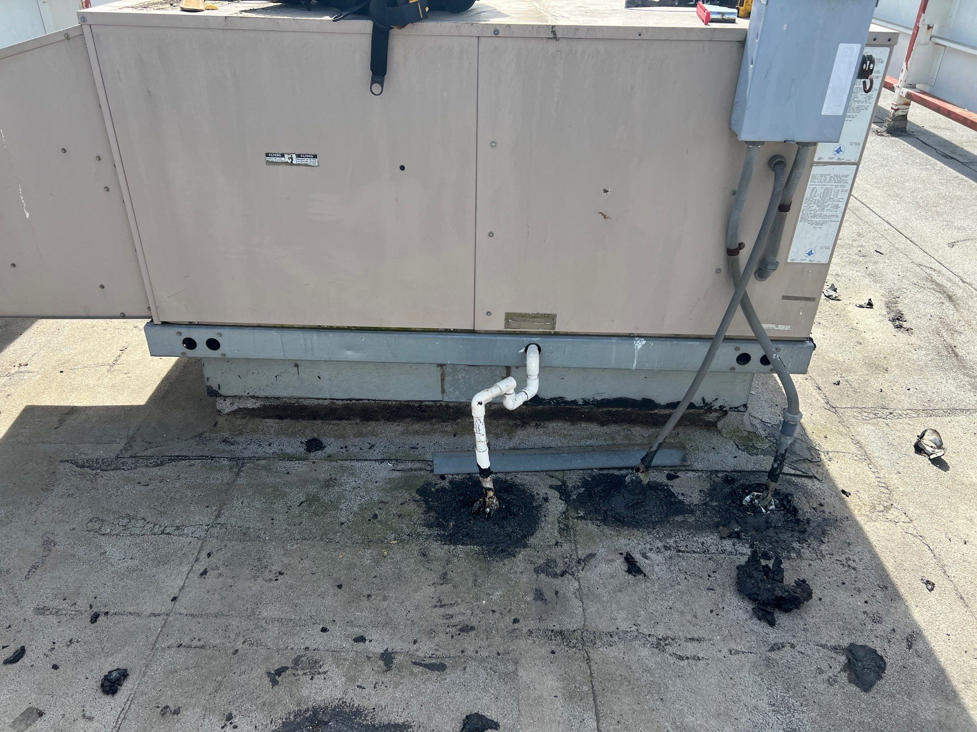 TPO single-ply roofing system using GAF Everguard 60 mil by Straight Edge Roofing Inc
