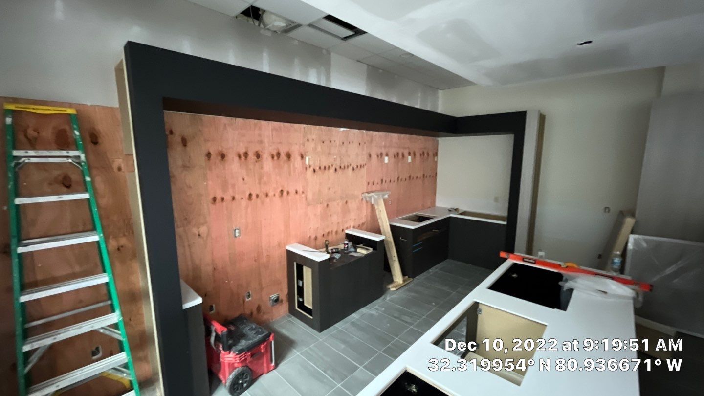 Construct Living Kitchen by Geaux 2 Guy, LLC