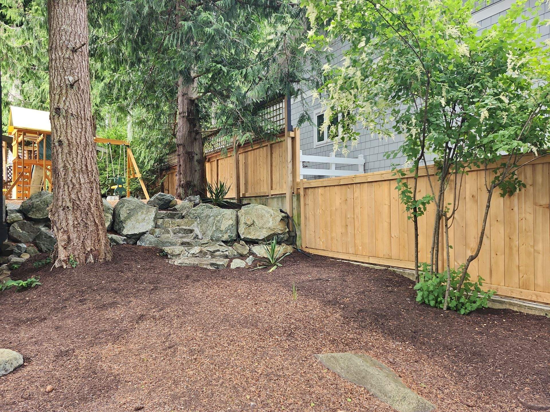 North Saanich Residence by Habanero Garden and Exterior Care