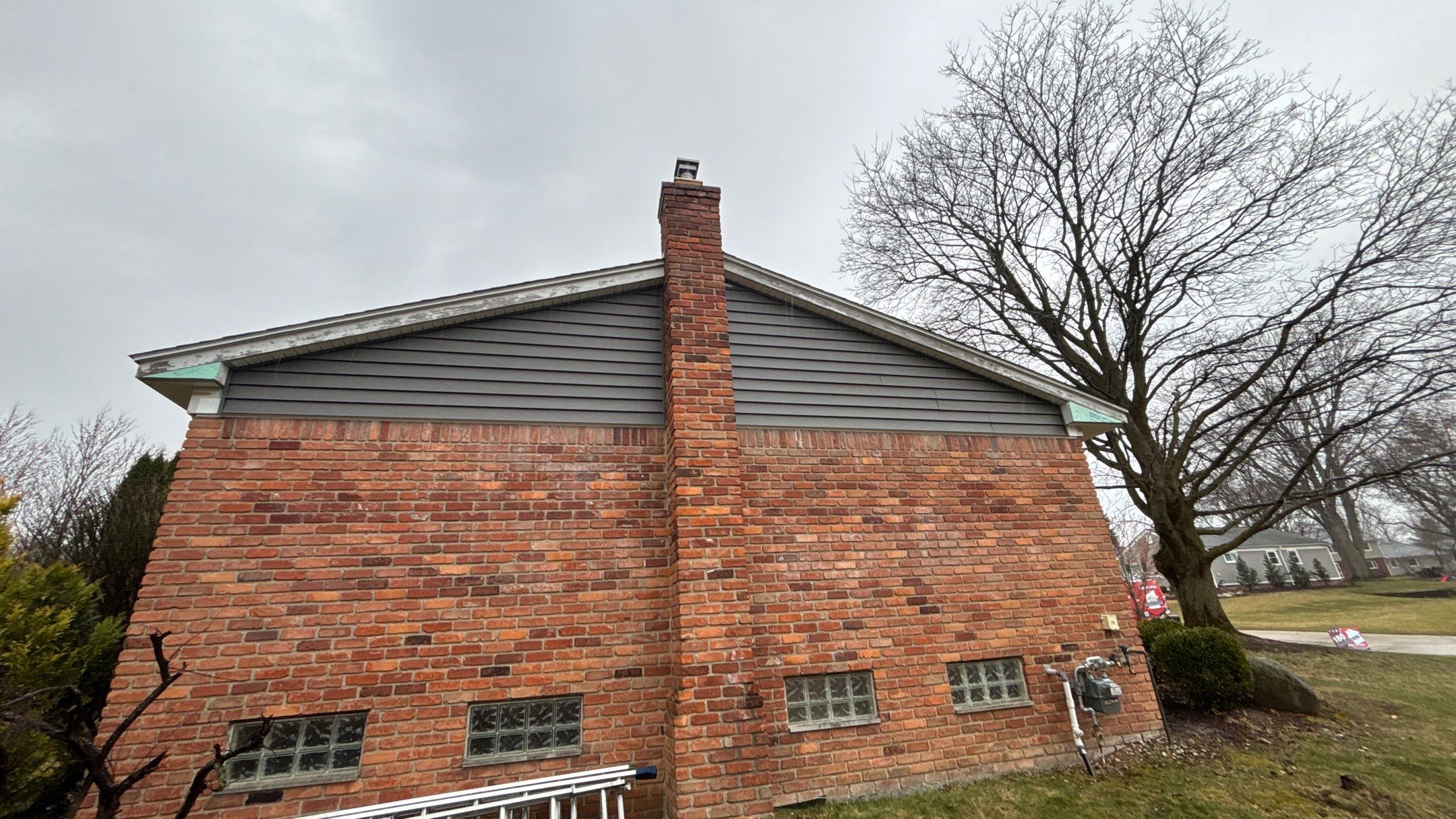 Siding Replacement using Alside Charcoal Smoke and Roof Replacement using Owens Corning Peppercorn by 180 Contractors