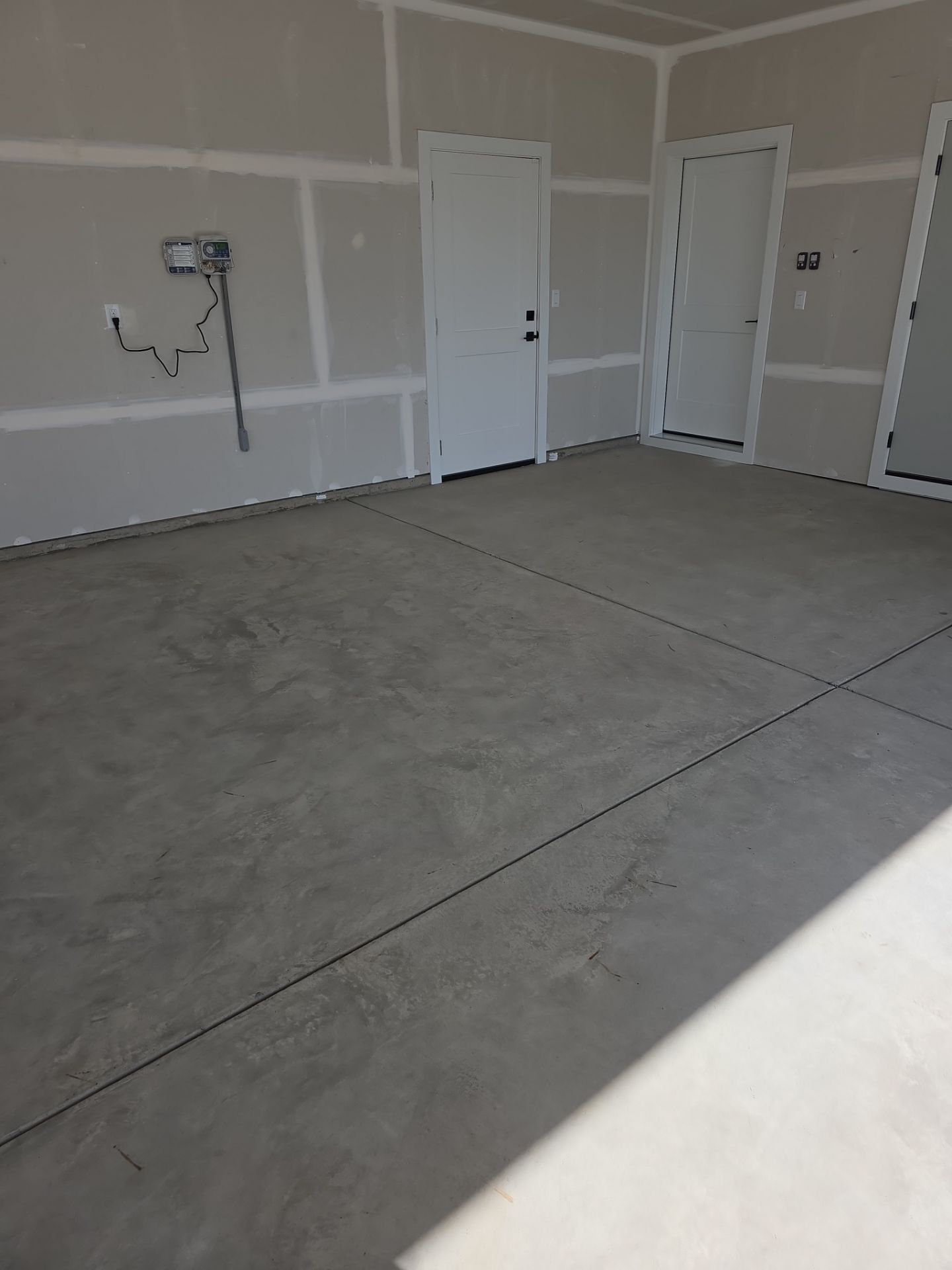 Custom Slate Hybrid Polyaspartic Garage Floor Coating in Coeur d'Alene by Croc Coatings, LLC