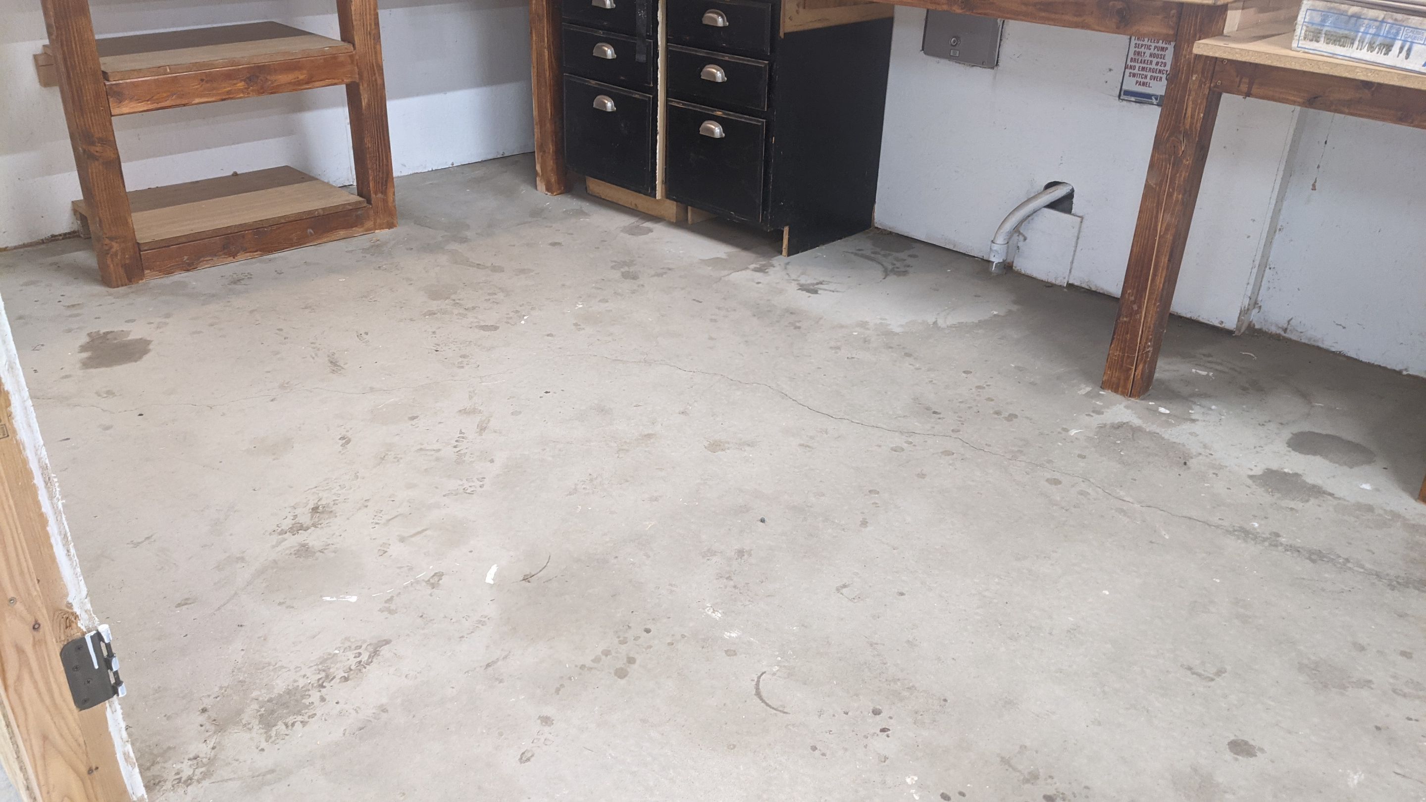 Garage Transformation using Penntek Evolution System and Smoke Color by Croc Coatings, LLC
