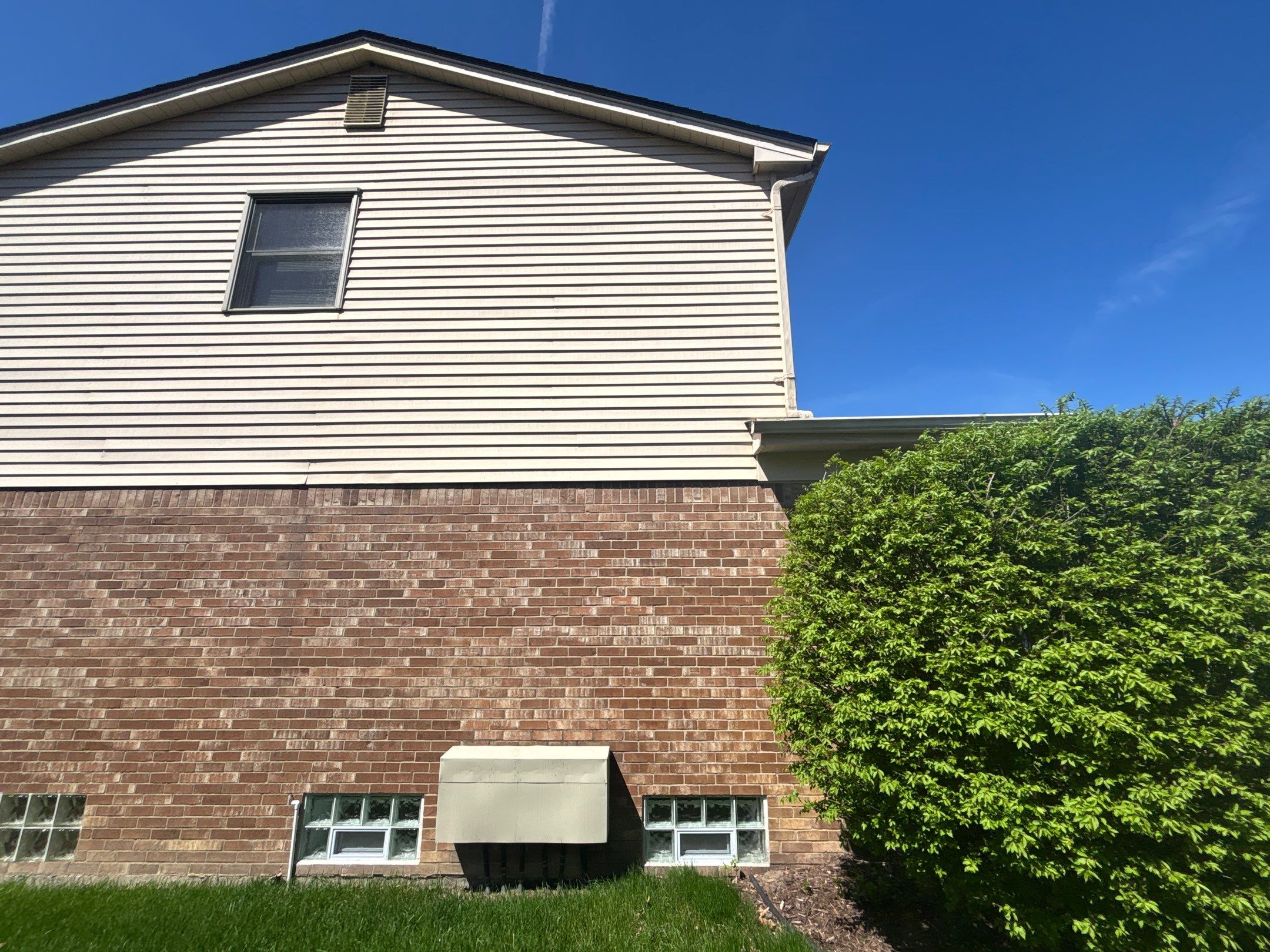 Siding Replacement using Alside S7 Cedar Mill Grain Pebble by 180 Contractors
