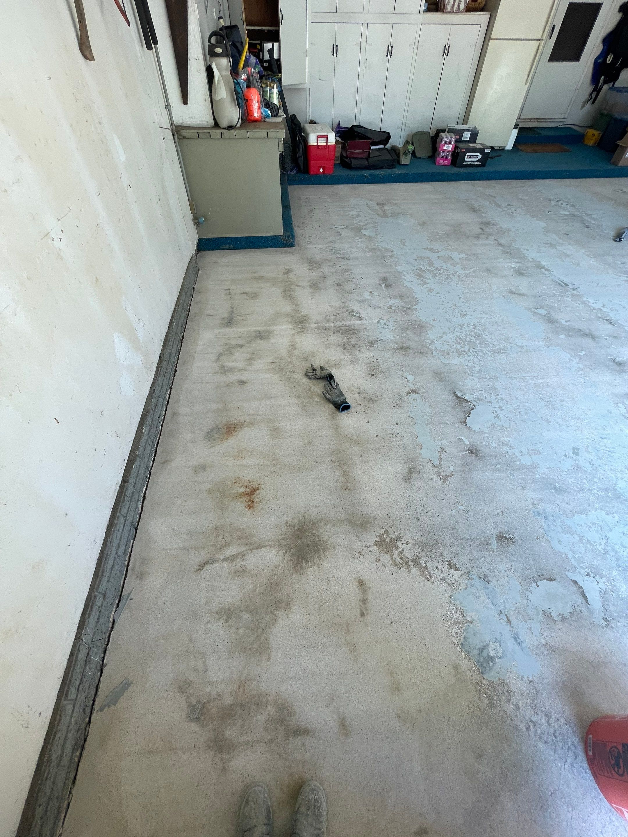 Custom Creekbed Garage Floor Coating in Sioux Falls by Select Painting, Coatings & Garage Cabinets