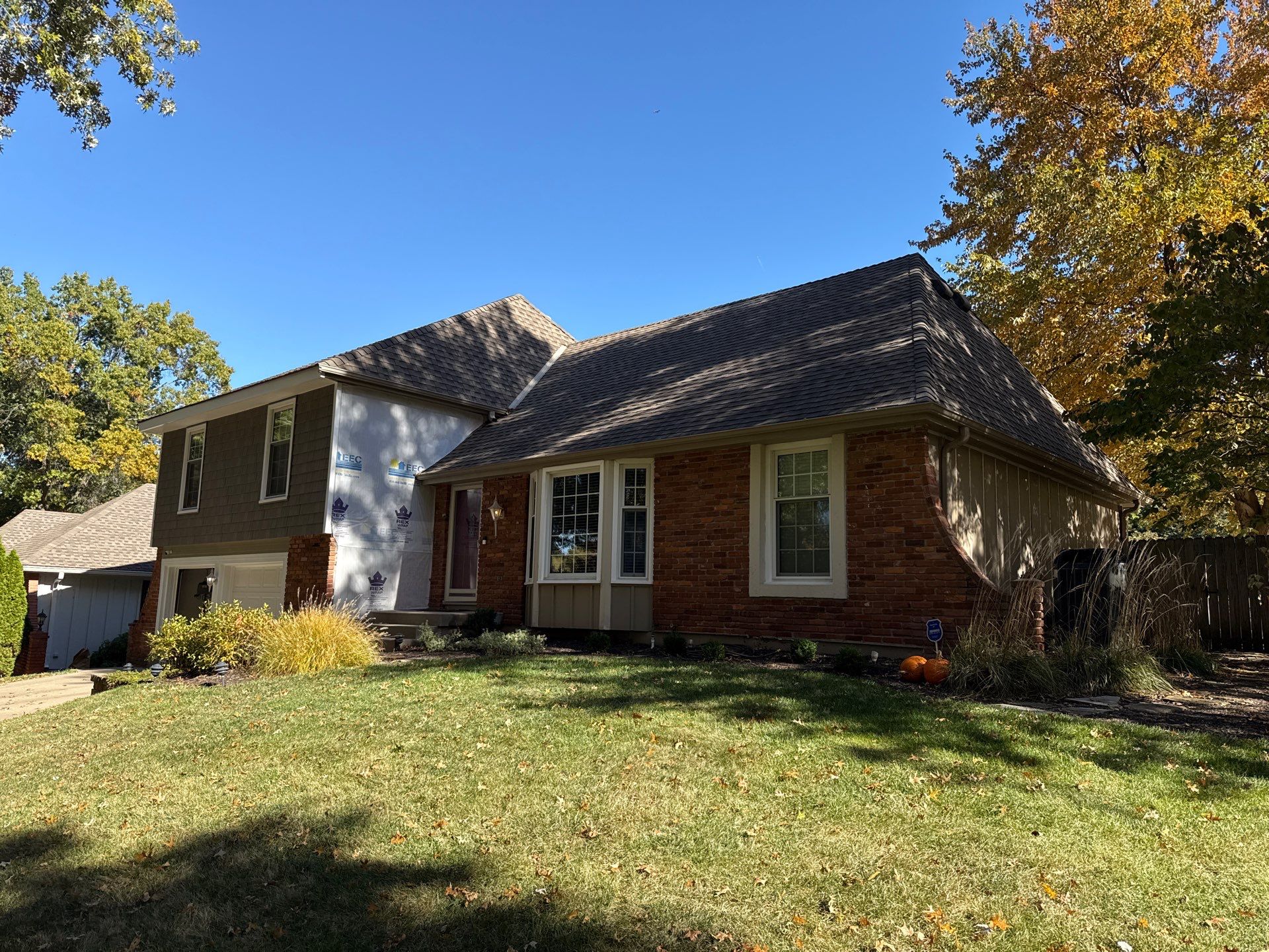 Complete Kansas City Exterior Remodel With IKO Roofing and Craneboard Siding by EEC Windows, Siding & Roofing