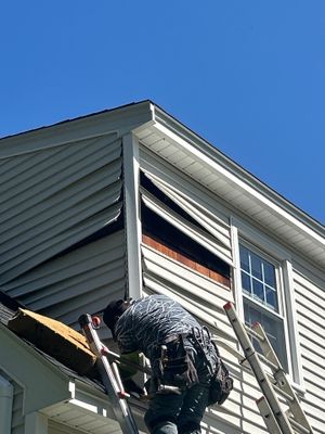 Vinyl Siding Repair with Spot Replacement