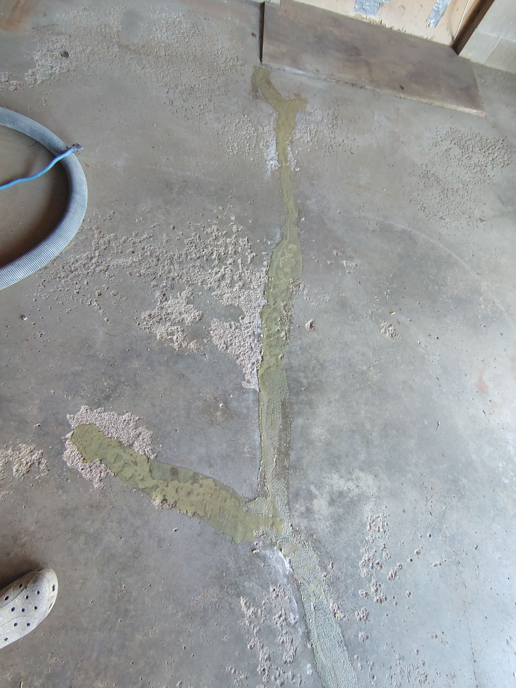Sioux Falls Garage Epoxy Floor Installation and Concrete Crack Repair by Select Painting, Coatings & Garage Cabinets