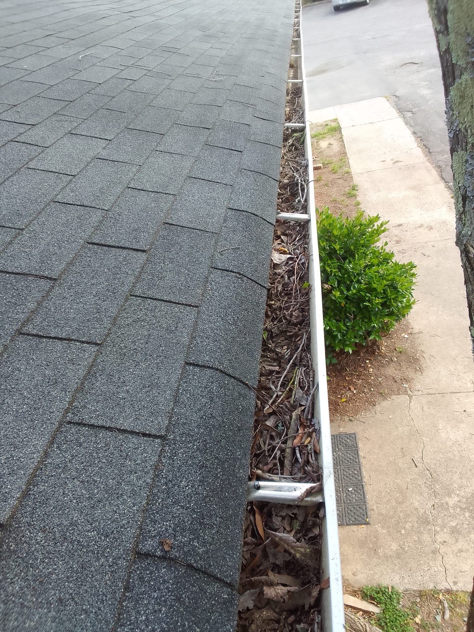 Commercial gutter cleaning Charlotte, NC before photo with filled gutters