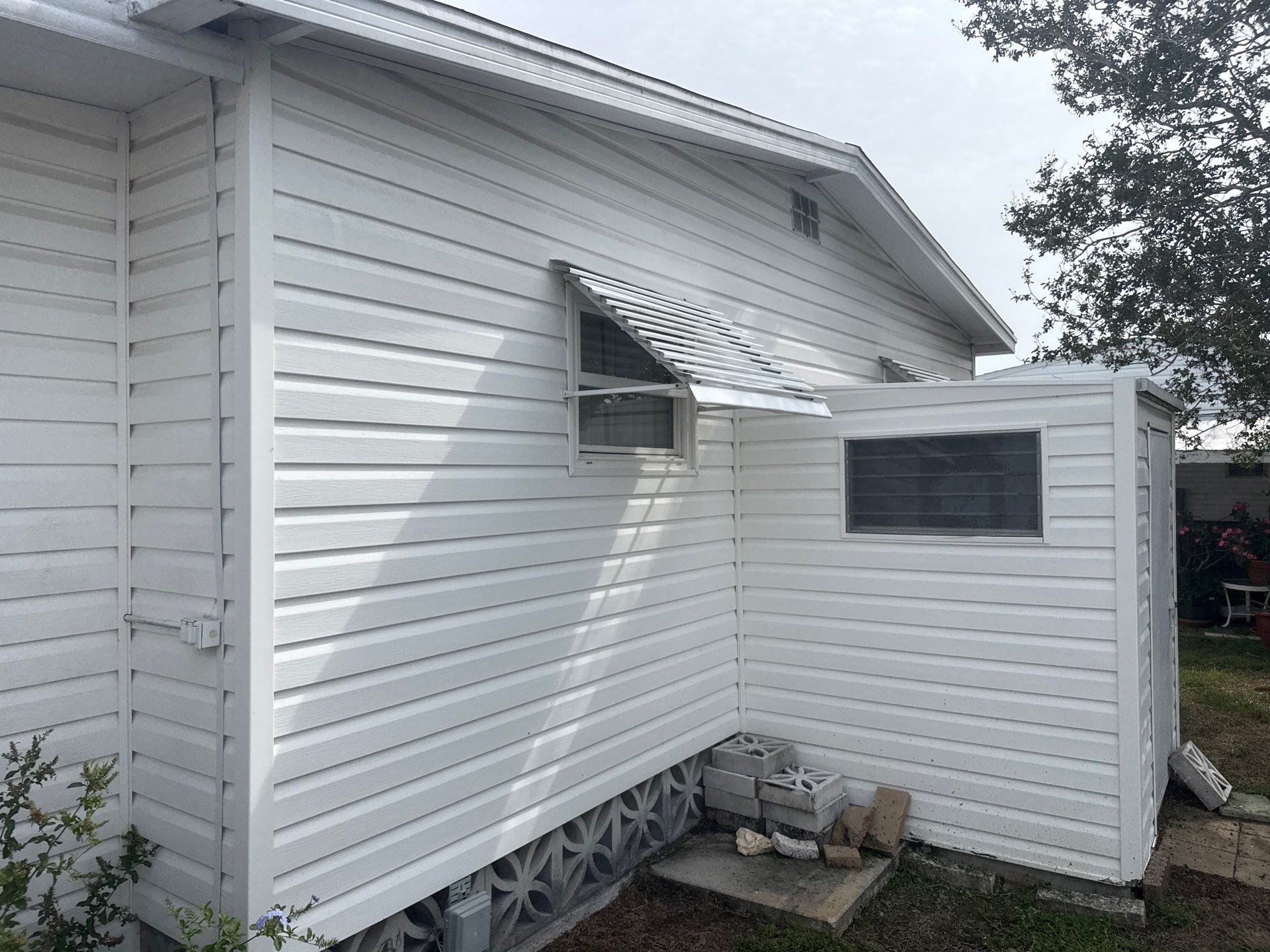 Mobile Home Soft Wash in Desoto/Tidevue Estates – Ellenton, FL by Sunshine AquaWash
