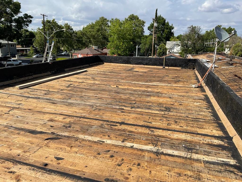Commercial Roofing Installation using Conklin BenchPly system with PUMA top coat (imbedded fabric system) by Straight Edge Roofing Inc