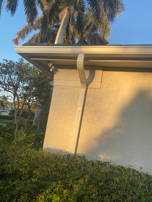 7-Inch Seamless Gutters for Luxury Homes in Naples FL