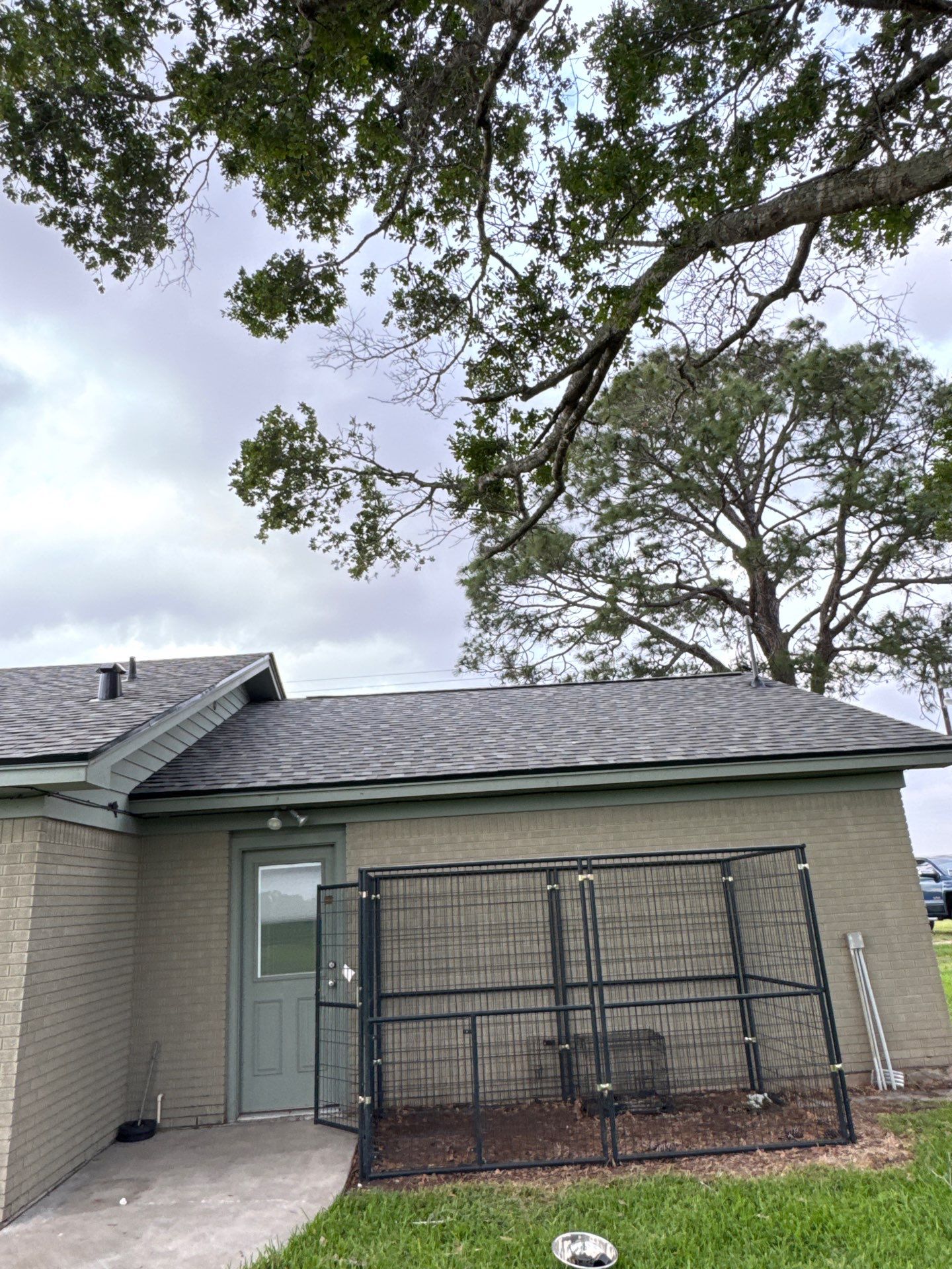 Roof Replacement louise by Roof Repair Company