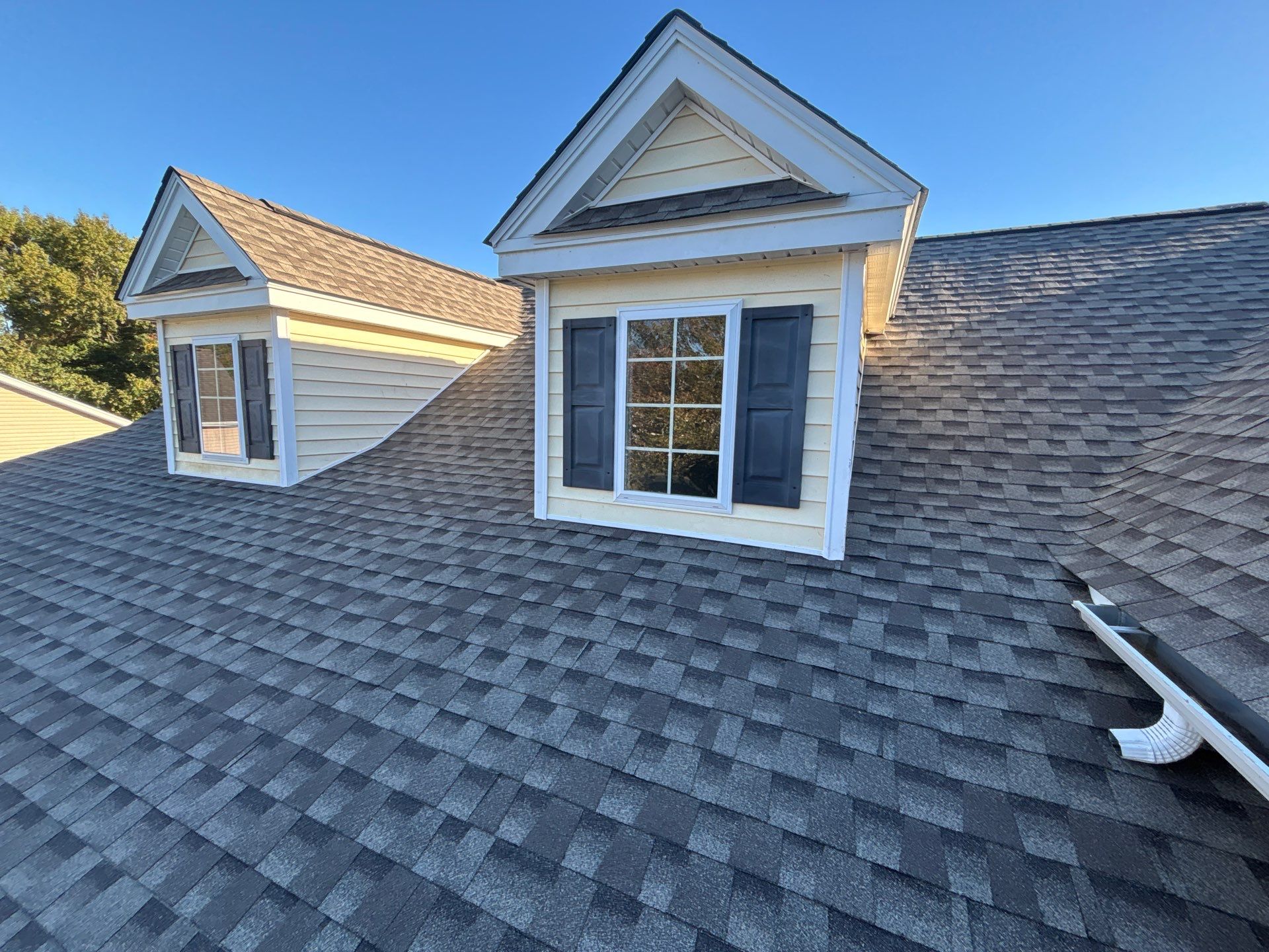 GAF HDZ - Weathered Wood by Linta Roofing Inc