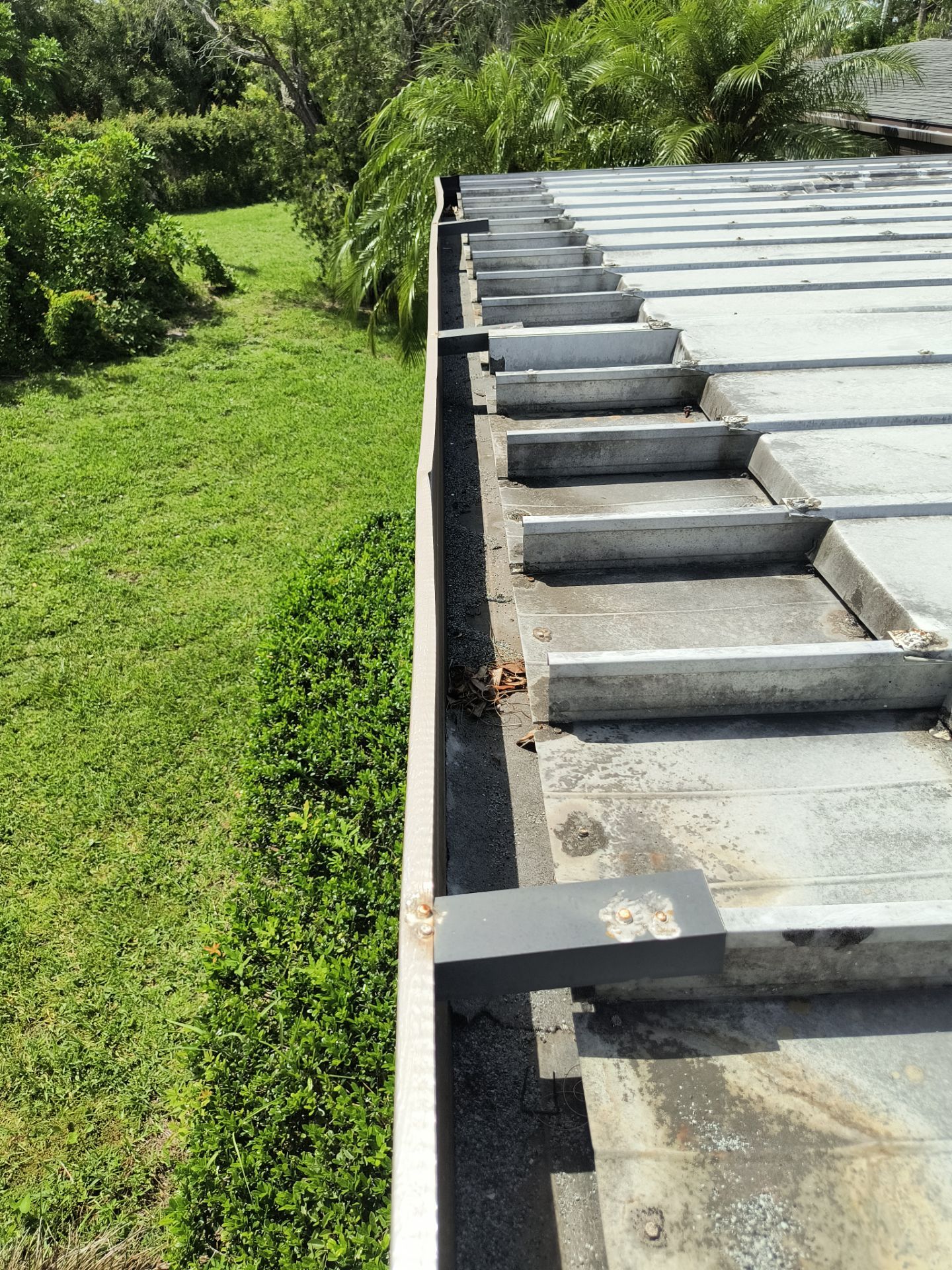 Aluminum Seamless Gutters using gutter cleaning in Sarasota FL by Gutter Professors