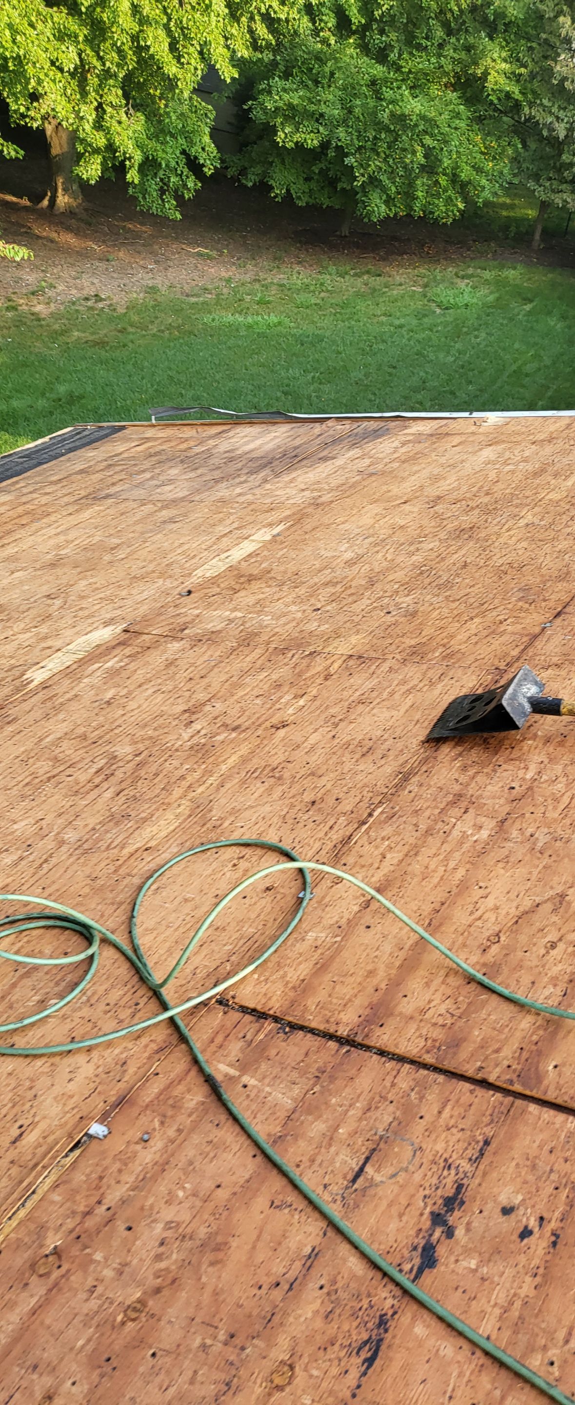 ATLAS PINNACLE COLOR: BURNT HICKORY by Eagle Eye Roofing