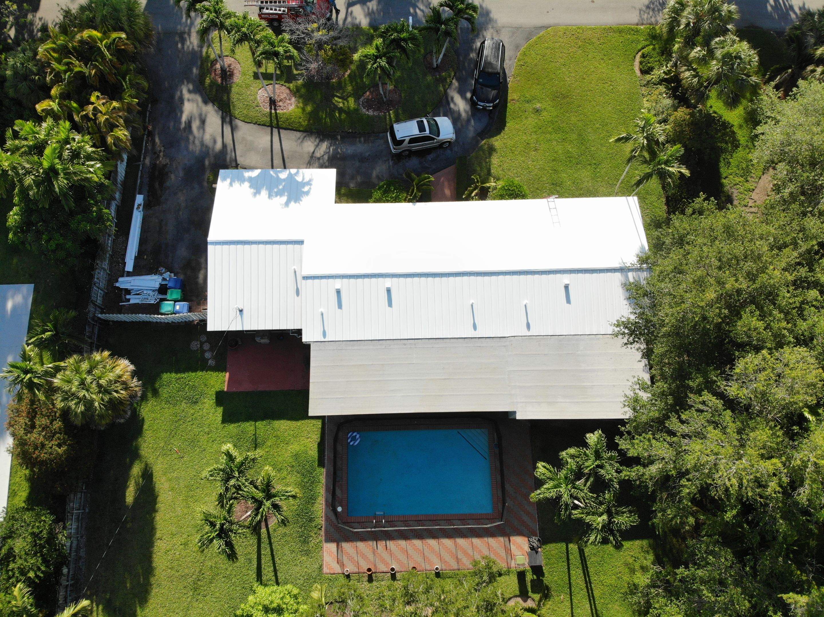 Metal Roof - Galvalume Regal White by Istueta Roofing