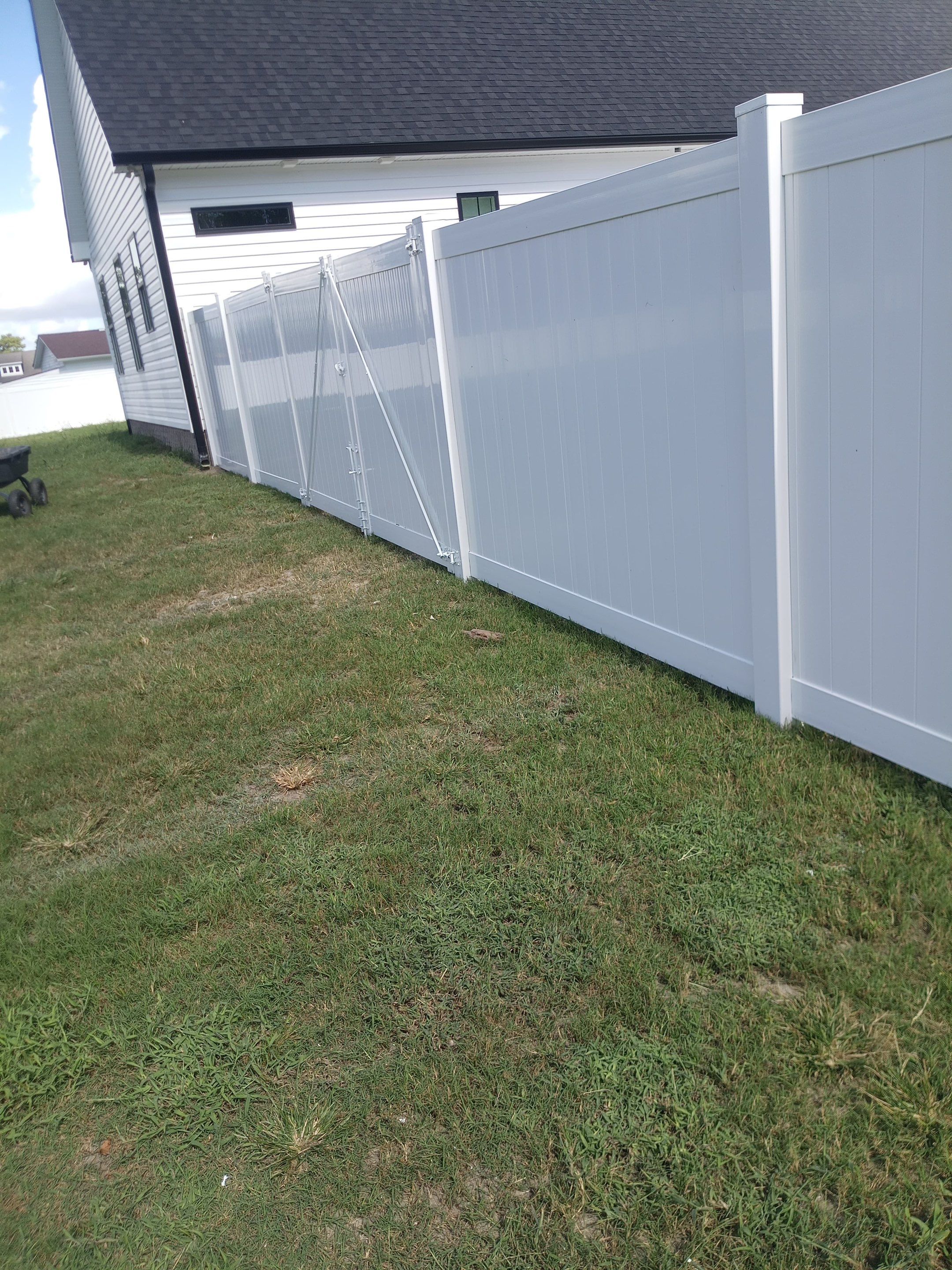 Hamilton Vinyl Privacy Project in Beaufort by Superior Fence and Rail