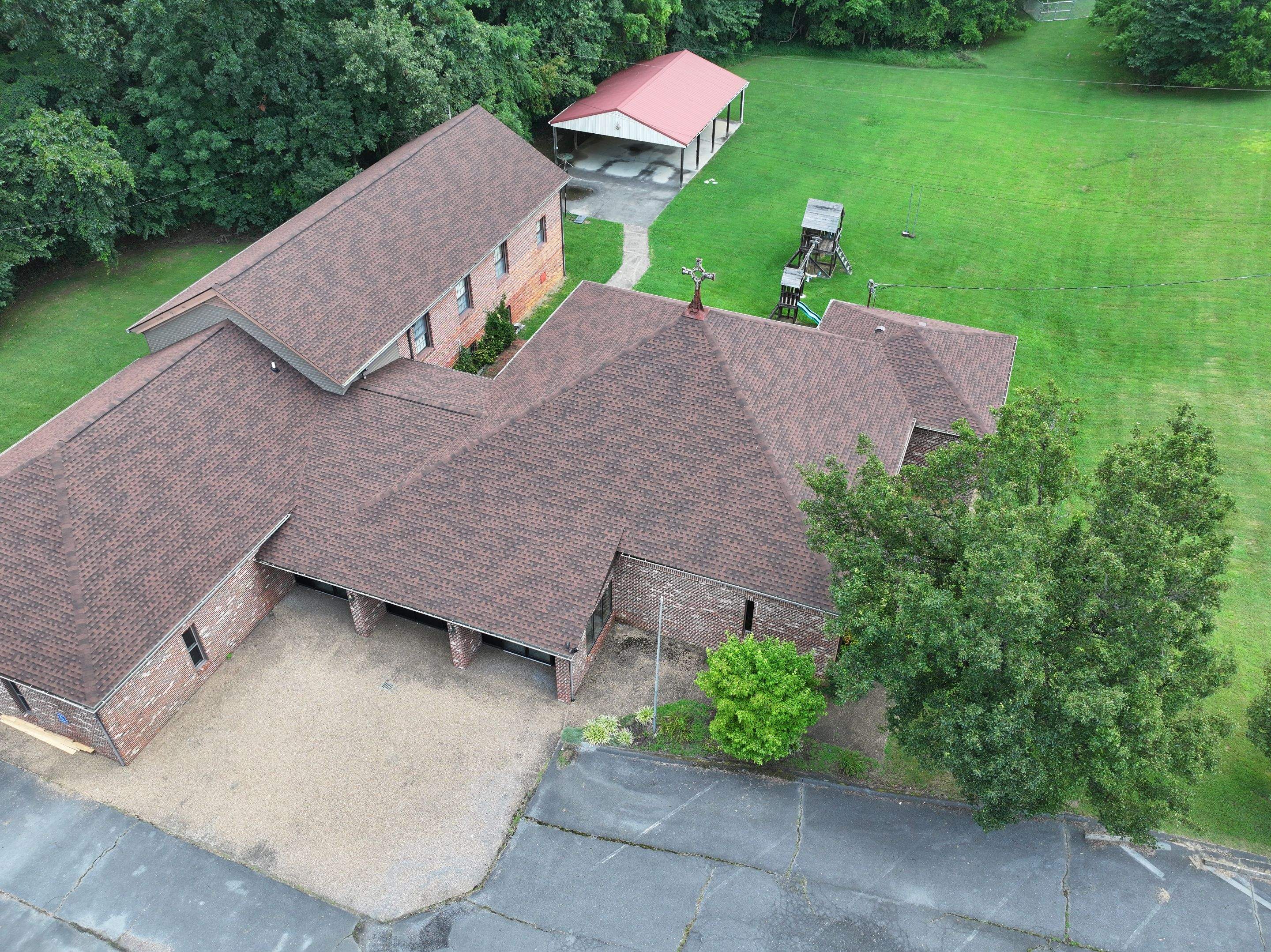 5825 Fort Henry Drive • Kingsport, TN 37663 by Omnia Roofing