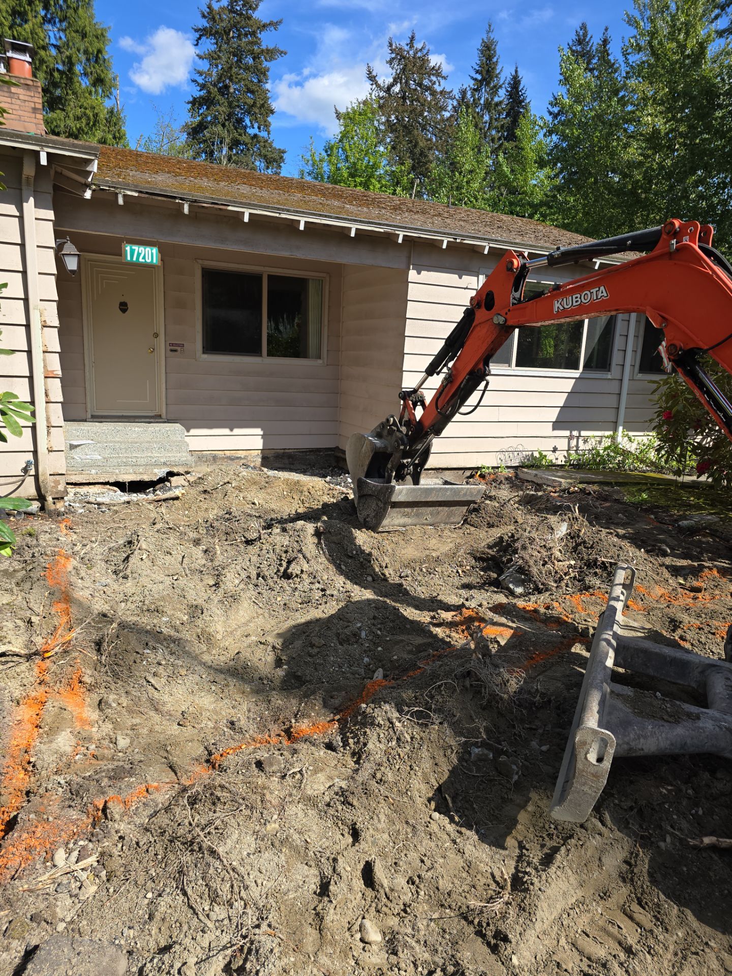 Modern Entry Fence by Jireh Asphalt & Concrete Inc 