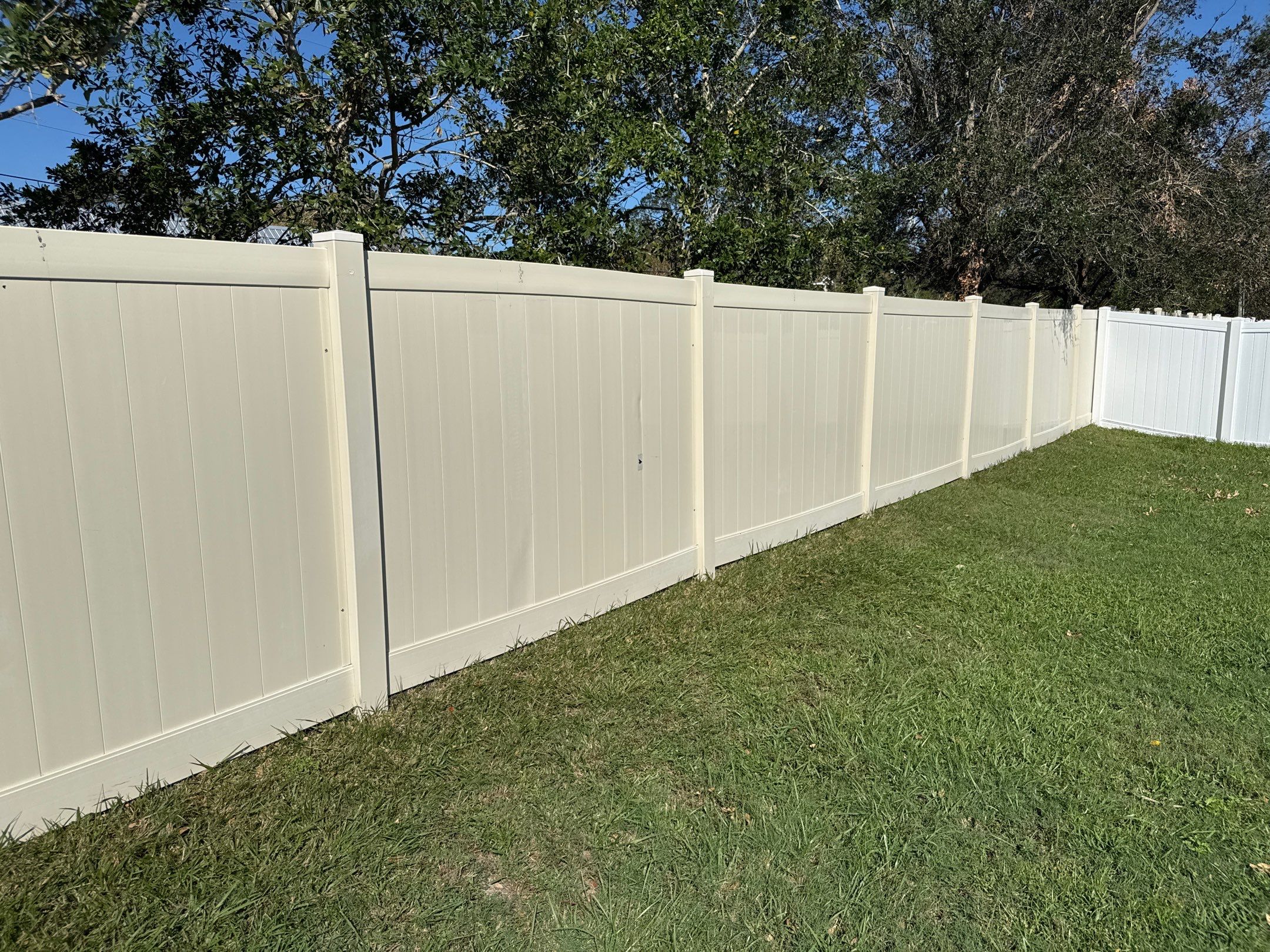 Comprehensive Concrete and Vinyl Fence Cleaning in Willow Walk Community, Palmetto, FL by Sunshine AquaWash