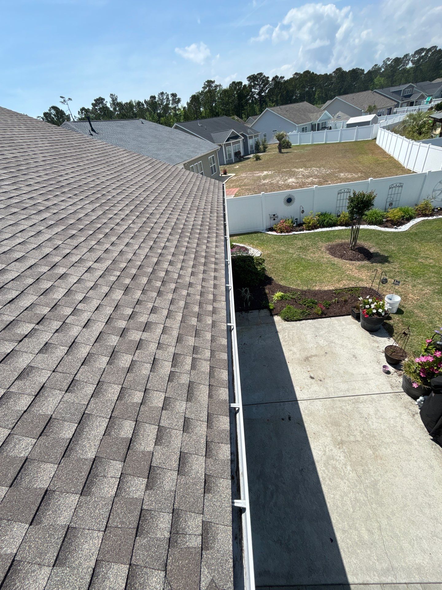 GAF HDZ - Weathered Wood by Linta Roofing Inc