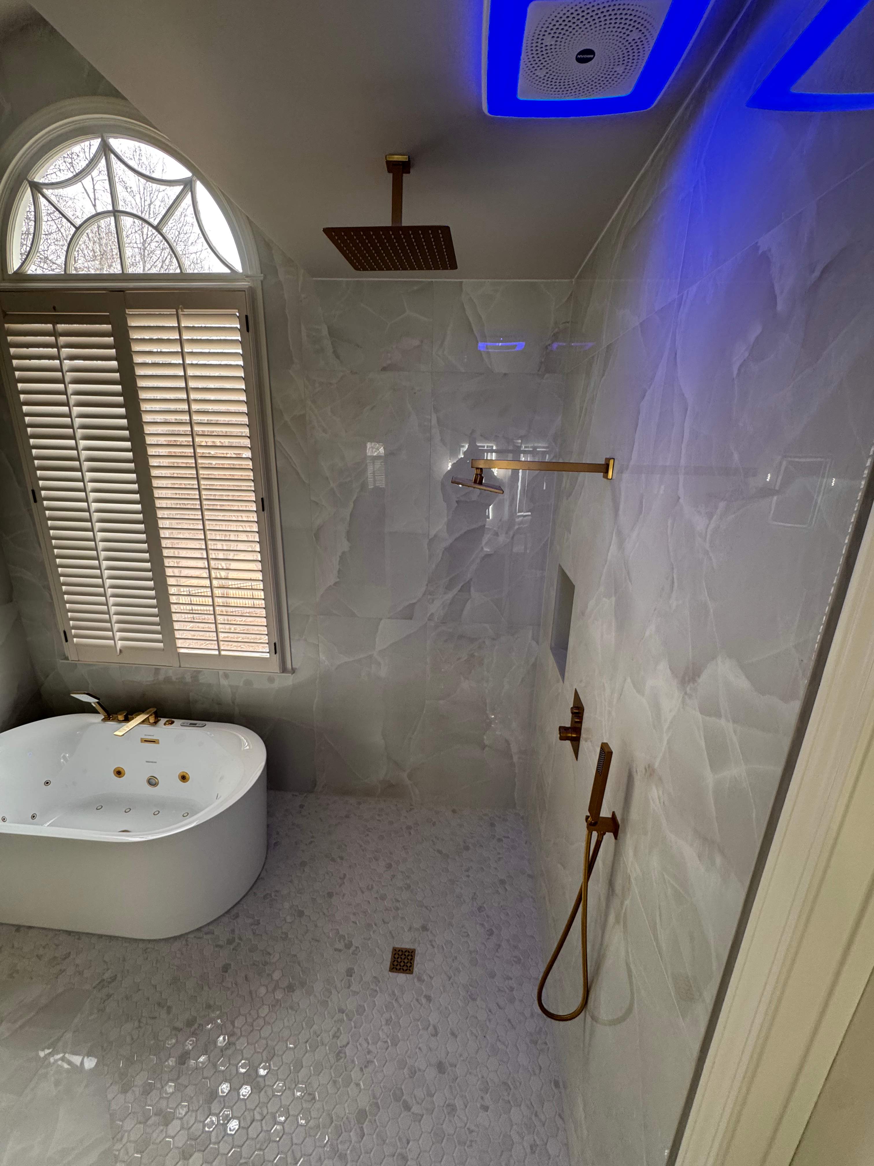 Master bathroom renovation by Prudencio