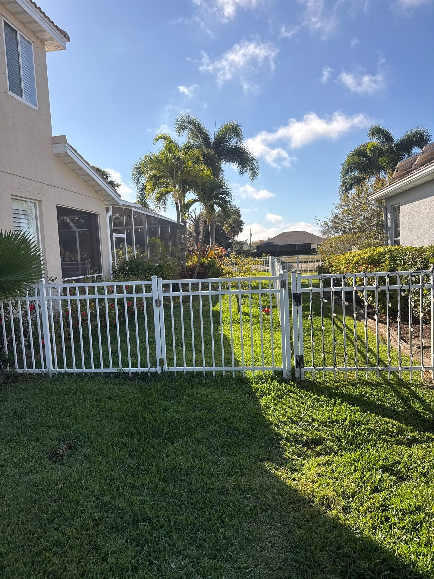 6 Inch Seamless Gutters using White Seamless Gutters in Sarasota FL by Gutter Professors