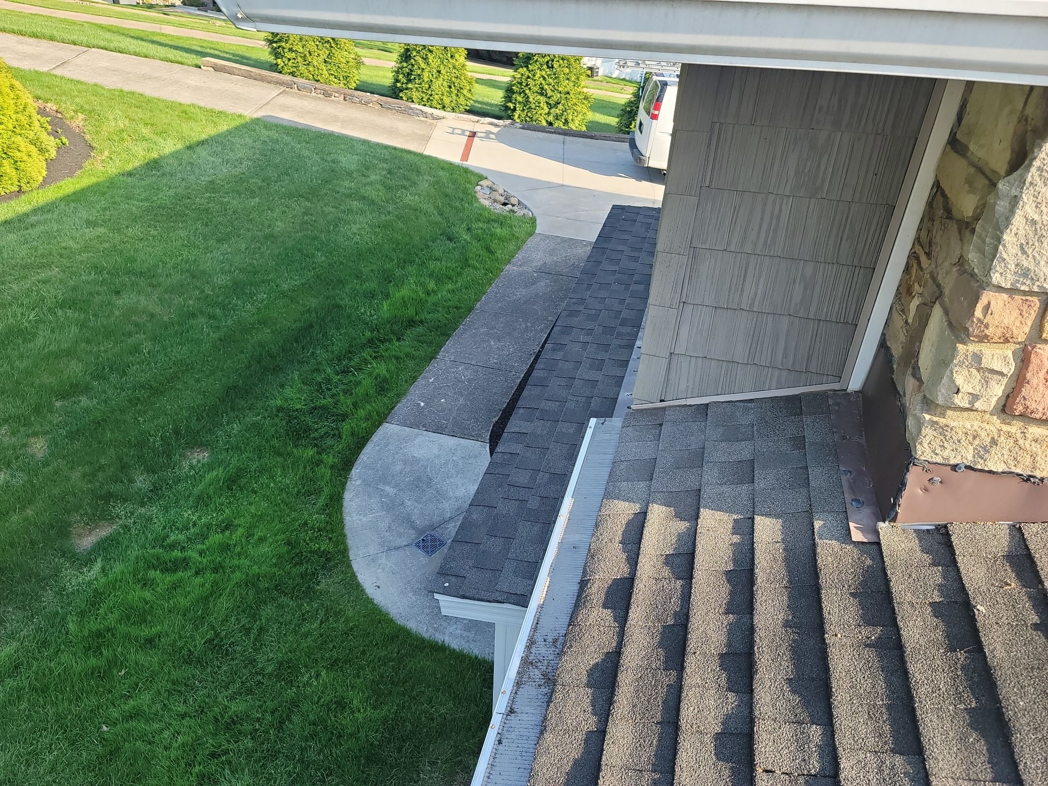 ATLAS PINNACLE HP W/SCOTCHGARD COLOR: WEATHERED WOOD by Eagle Eye Roofing